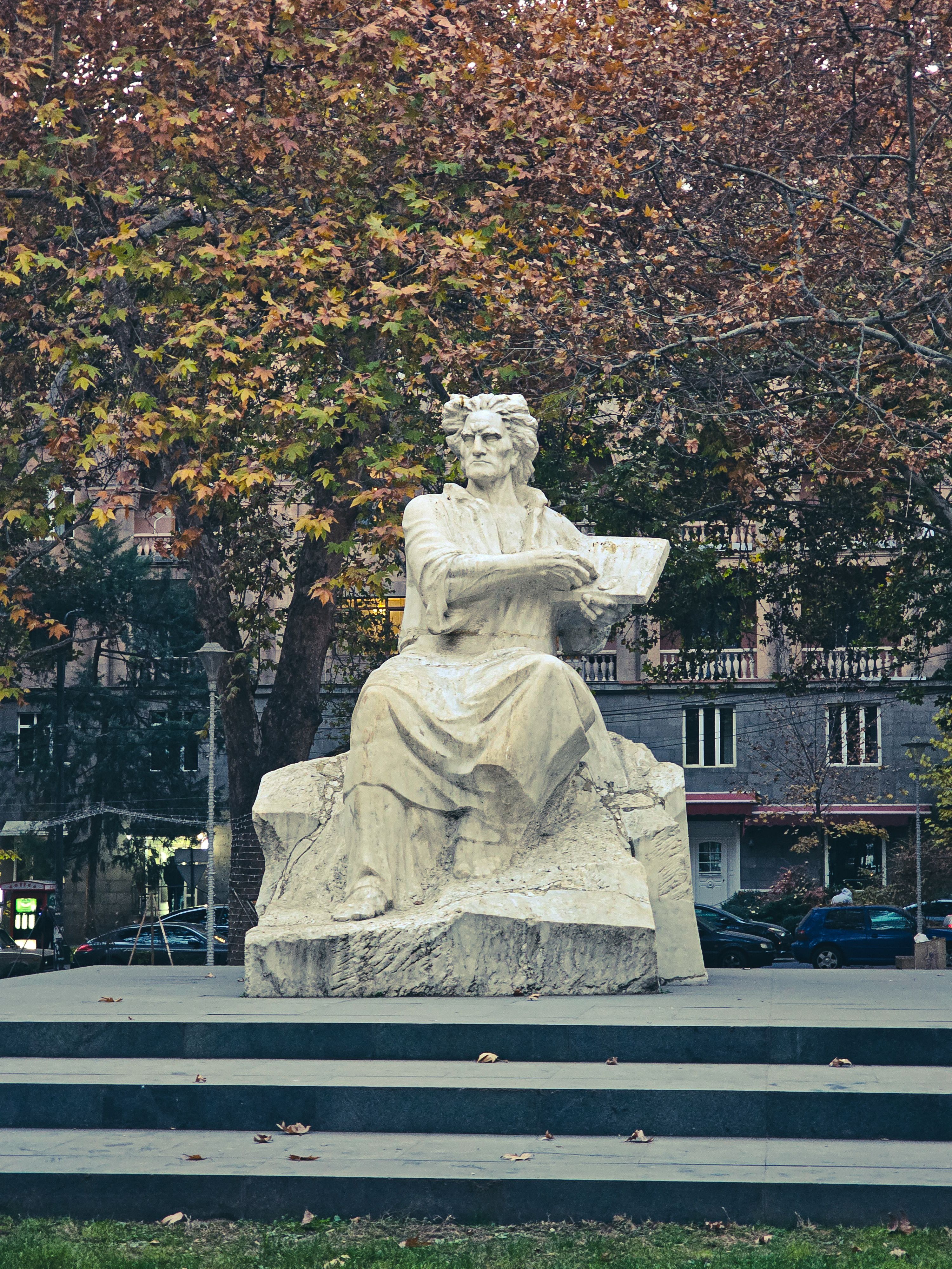 Majestic Stone Statue in Autumn Park Setting · Free Stock Photo