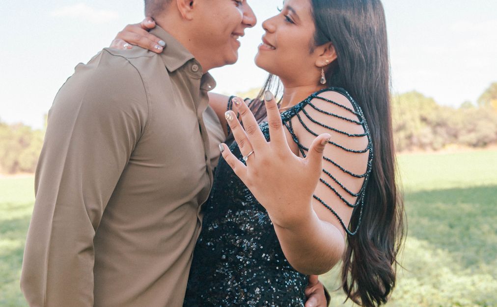 Online dating: starting a conversation on a niche platform