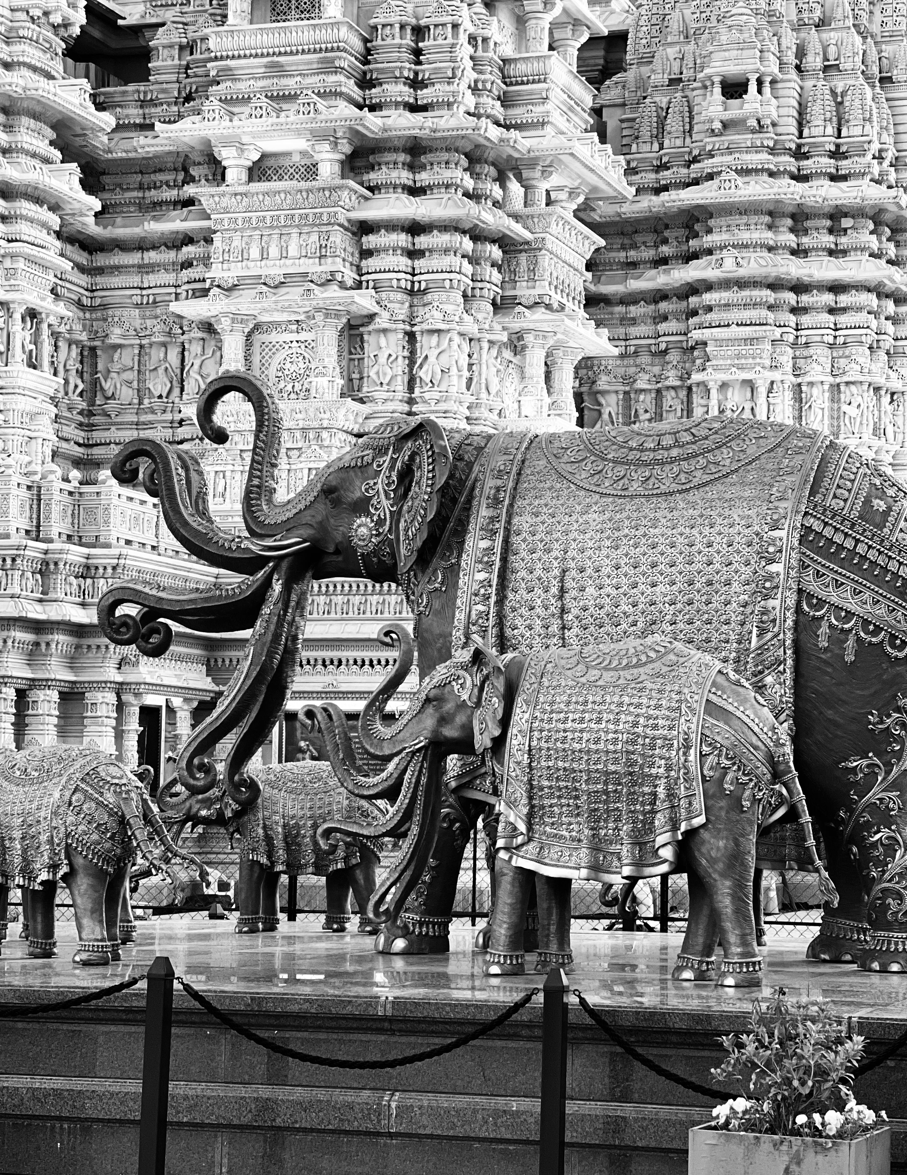 Akshardham Temple — History, Significance & Jyotish Connection