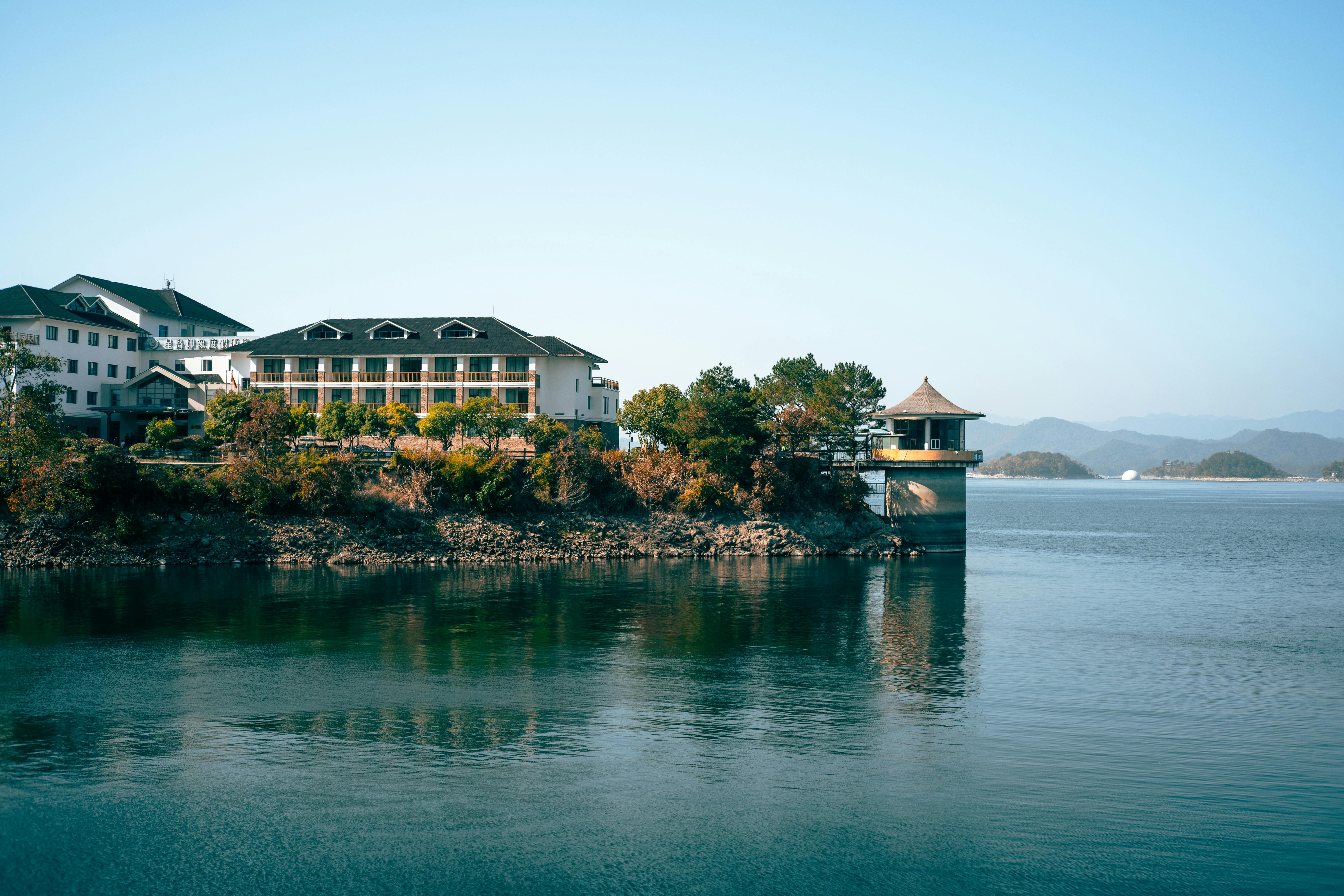 Lakeside architecture in Hangzhou, China, showcasing serene waterfront and scenic beauty.