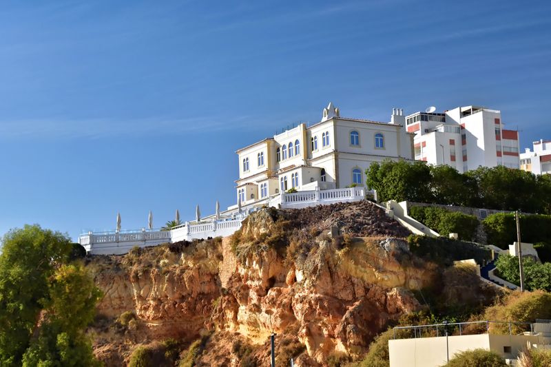 Whitewashed villa on an Atlantic cliff top by Jeffrey Eisen on Pexels
