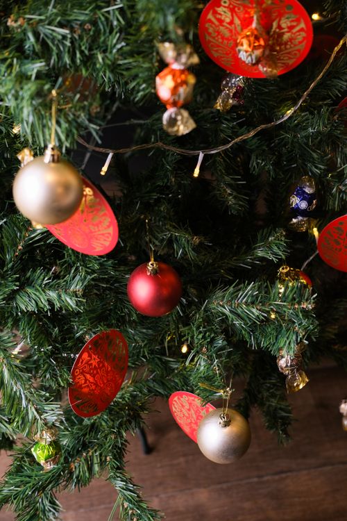 Free Close-up of a decorated Christmas tree with vibrant ornaments and festive lights. Stock Photo