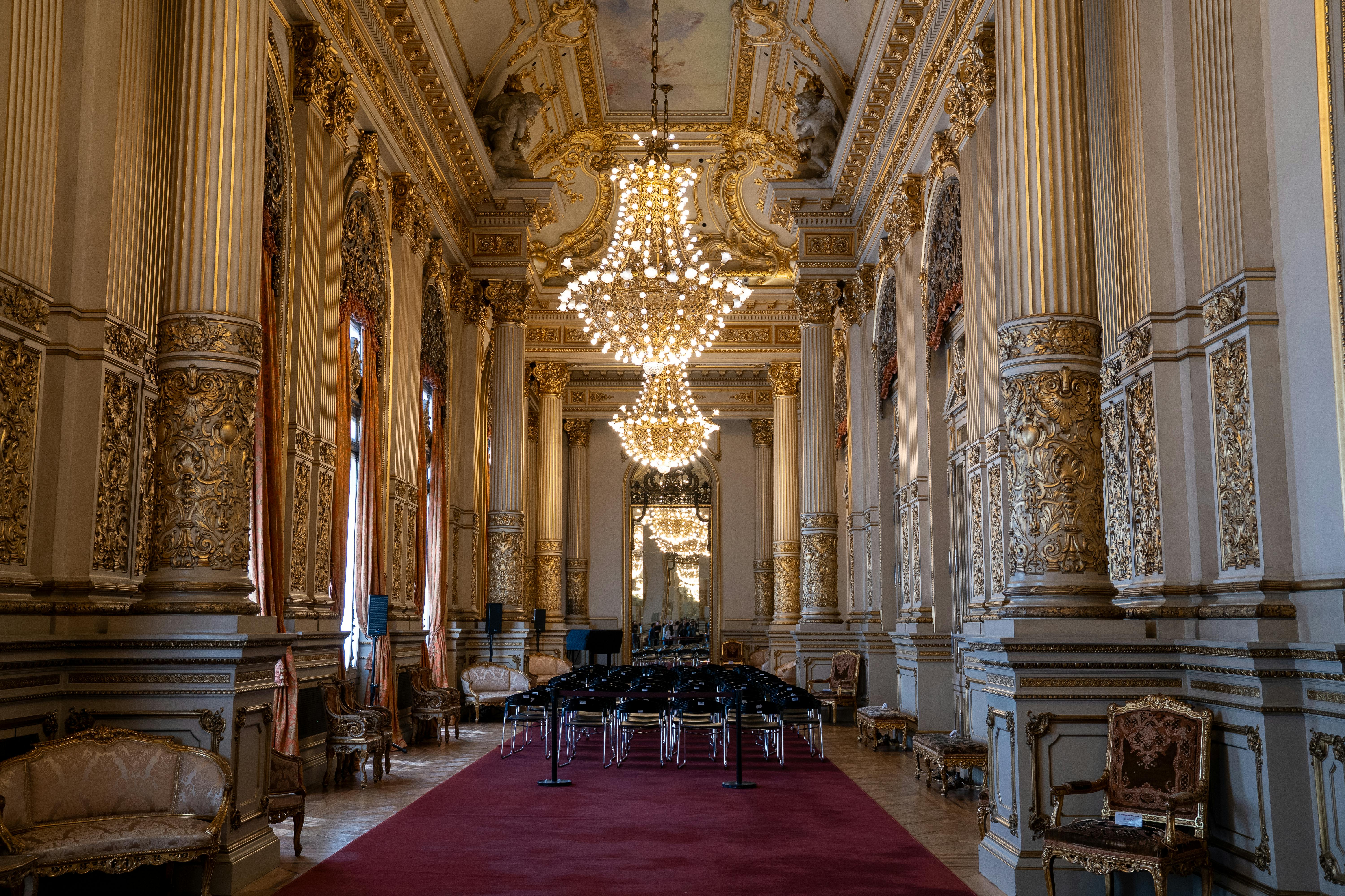 Free Grand interior of Teatro Colón featuring elegant chandeliers and intricate gold detailing in Buenos Aires. Stock Photo