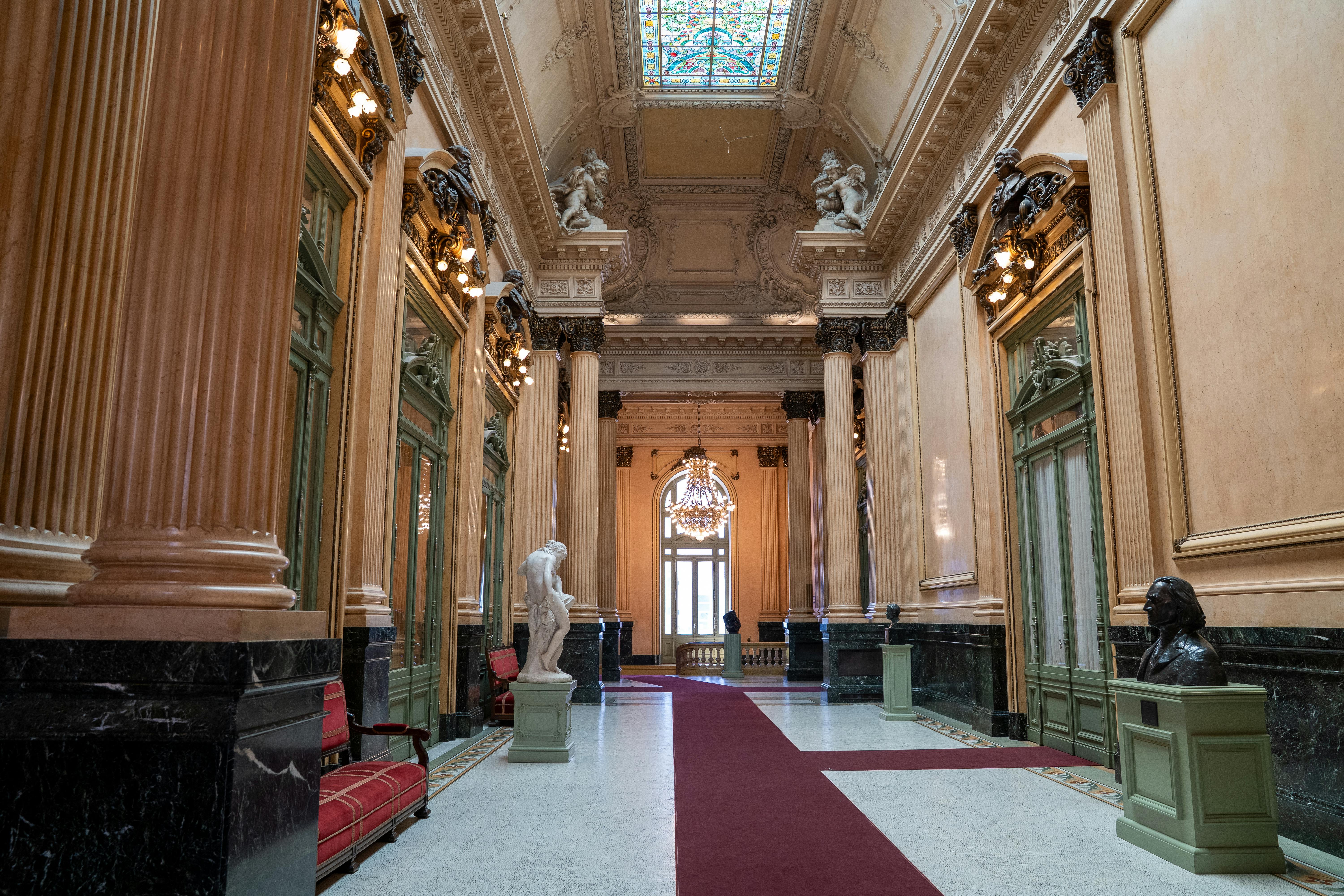 陳武鎮新書《監獄島》以繪畫揭露政治犯歷史創傷與未來盼望