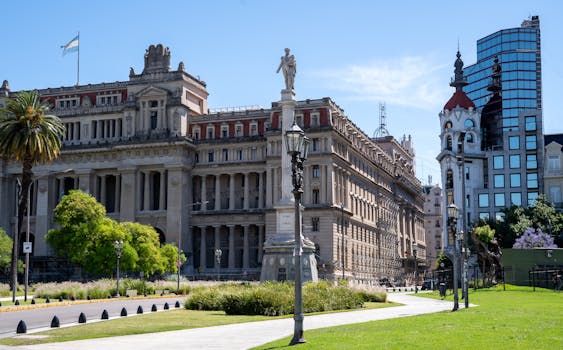 Ripresa architettonica della Corte Suprema di Buenos Aires, Argentina, in una giornata di sole.