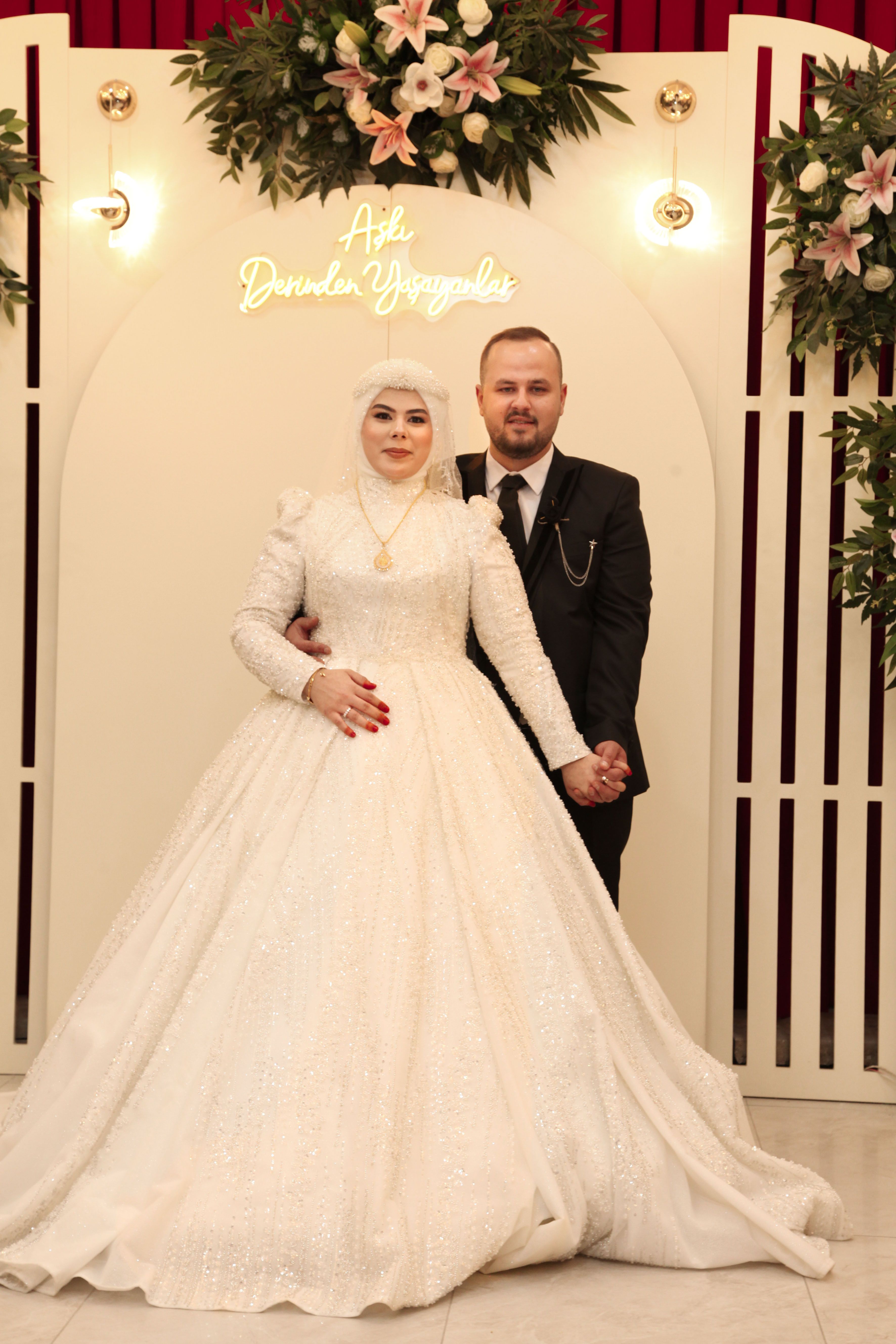 beautiful elegant long dresses Long Wedding-Guest Dress with Long Sleeves