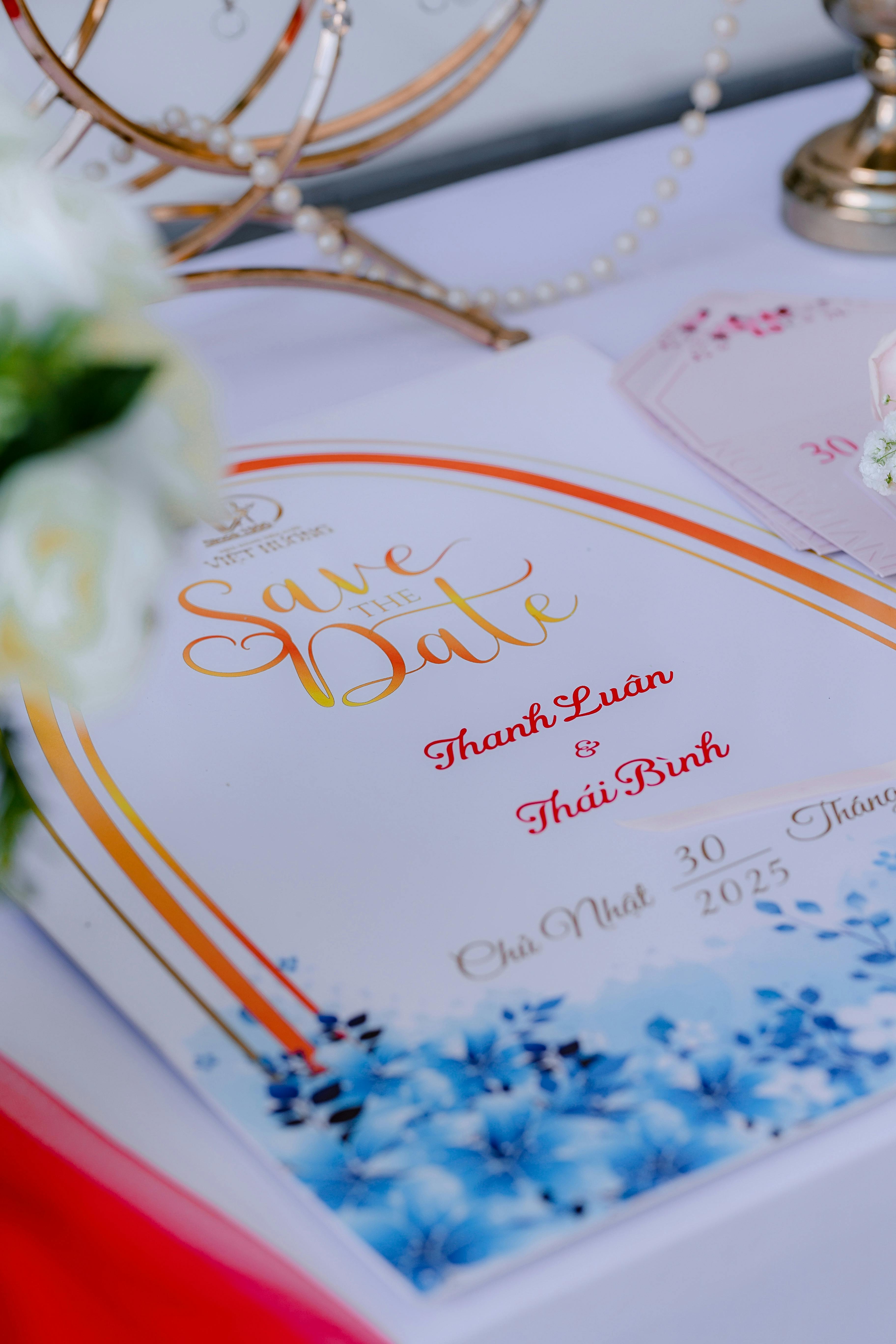 A beautiful Save the Date invitation with floral design for Thanh Luan and Thai Binh's event.