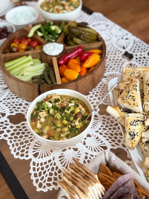 Free Elegant table with assorted dips, vegetables, and pastry appetizers. Perfect for gatherings. Stock Photo