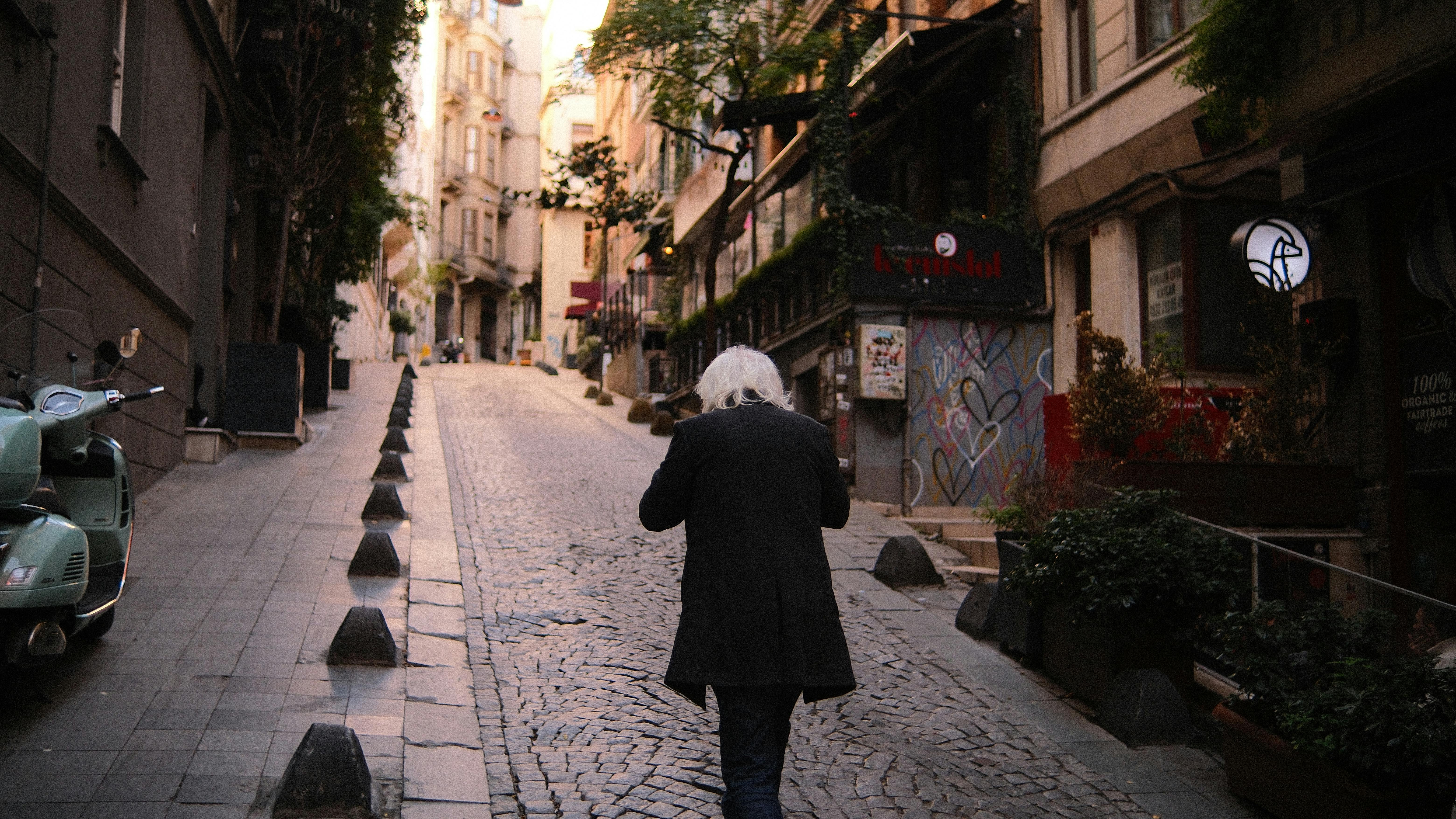 Amadeus movie review &amp; film summary — Photo by Eyüpcan Timur on Pexels