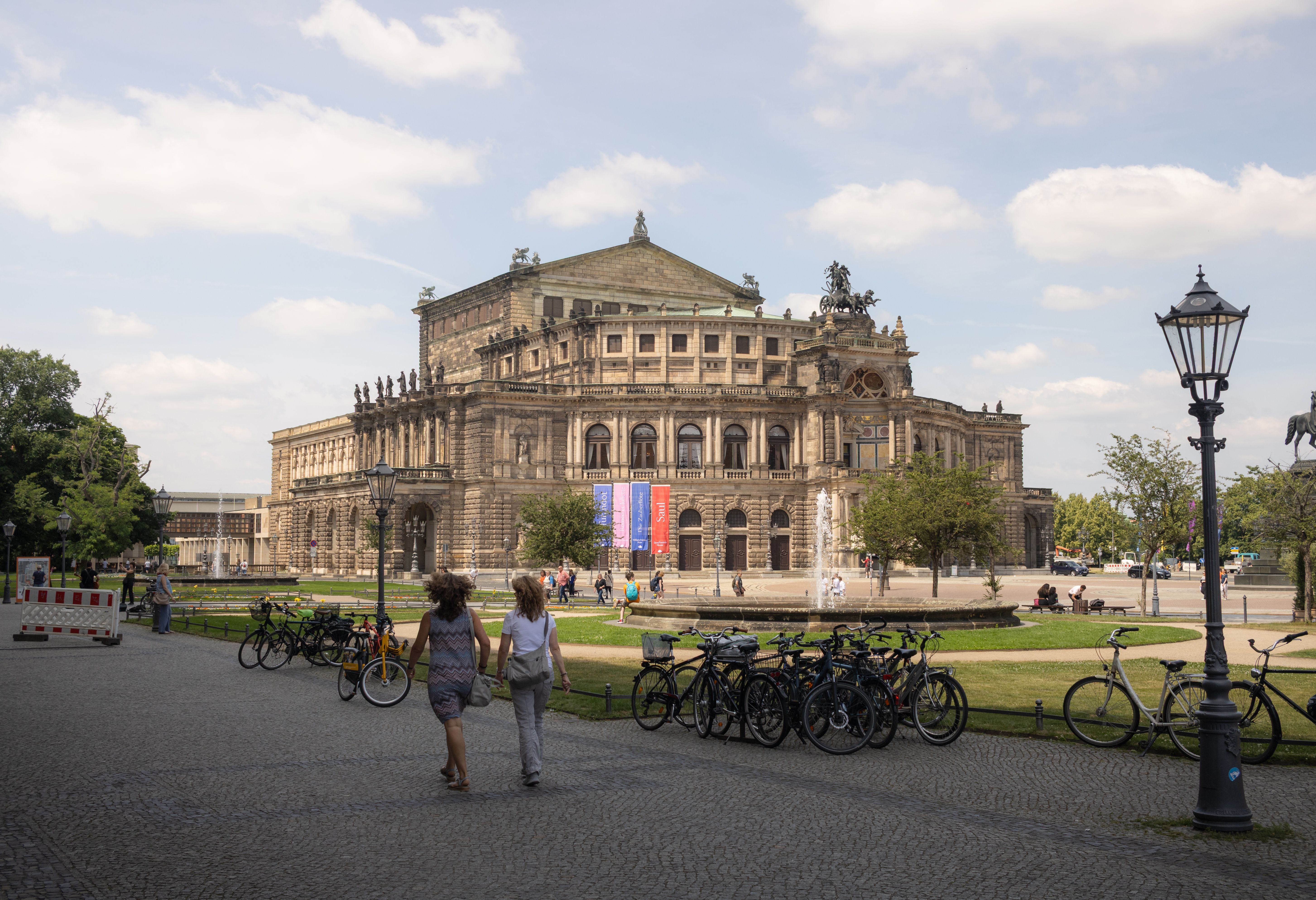 historic-semperoper-in-dresden-during-the-day-free-stock-photo