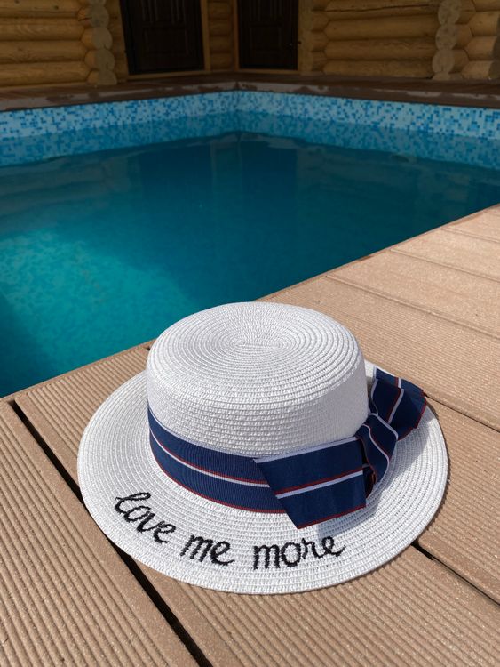White Straw Hat by a Sparkling Blue Pool · Free Stock Photo