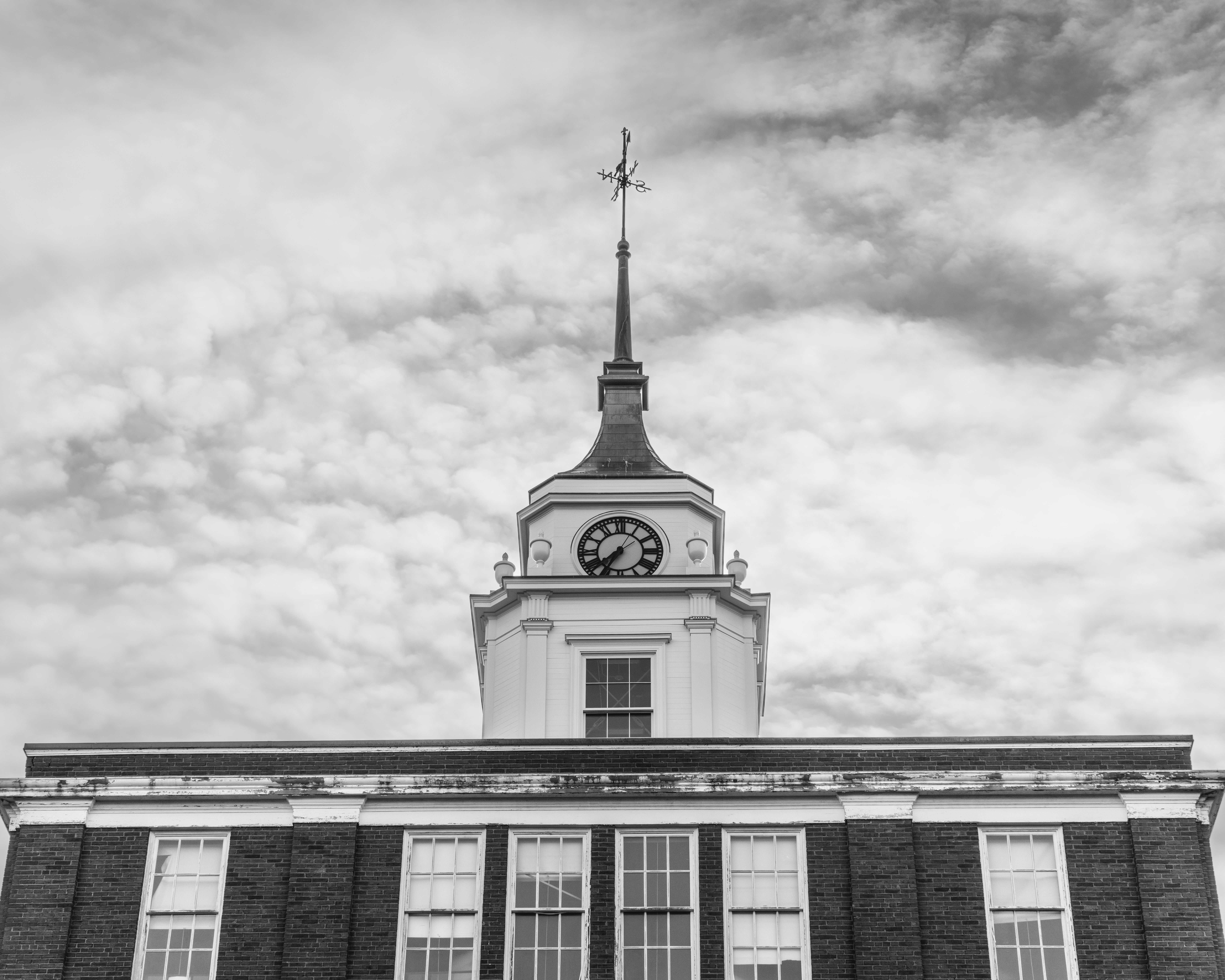 Historic Building with Clock Tower in Black and White · Free Stock Photo