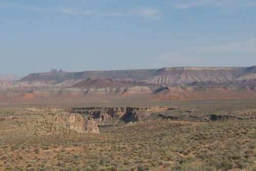 Free Expansive desert scene featuring mesas under a clear blue sky, showcasing natural beauty. Stock Photo