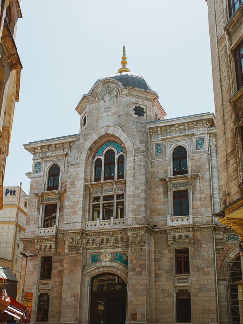 Free Vintage bank building in İstanbul showcasing classic architecture style with ornate details. Stock Photo