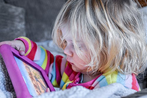 Free Immagine gratuita di bambino, compressa, figlia Stock Photo