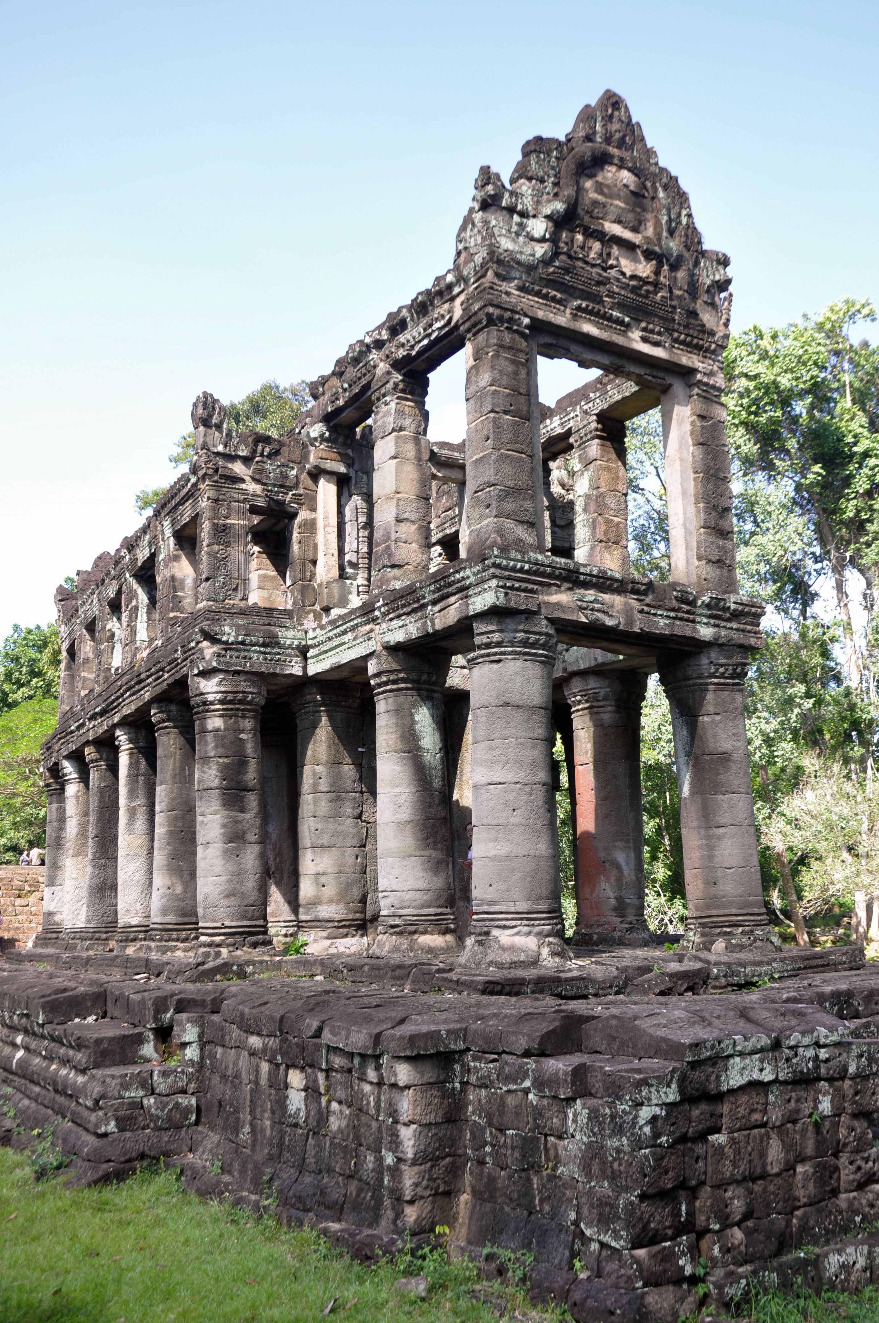Miễn phí Khám phá những tàn tích cổ kính đầy cảm hứng của Krong Siem Reap. Sự kết hợp hoàn hảo giữa lịch sử và kiến trúc. Ảnh lưu trữ