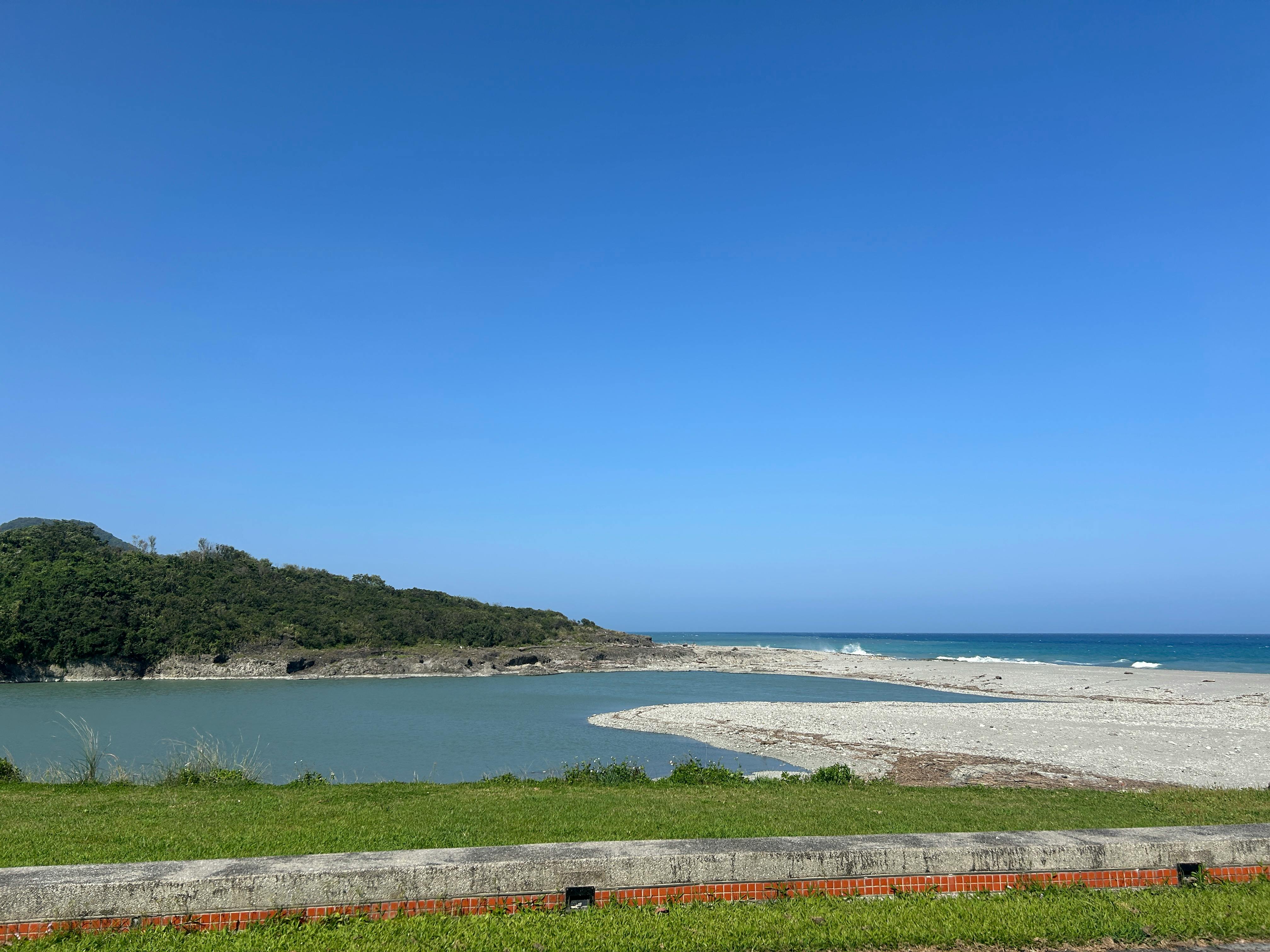 海岸隱灣與海岸步道
