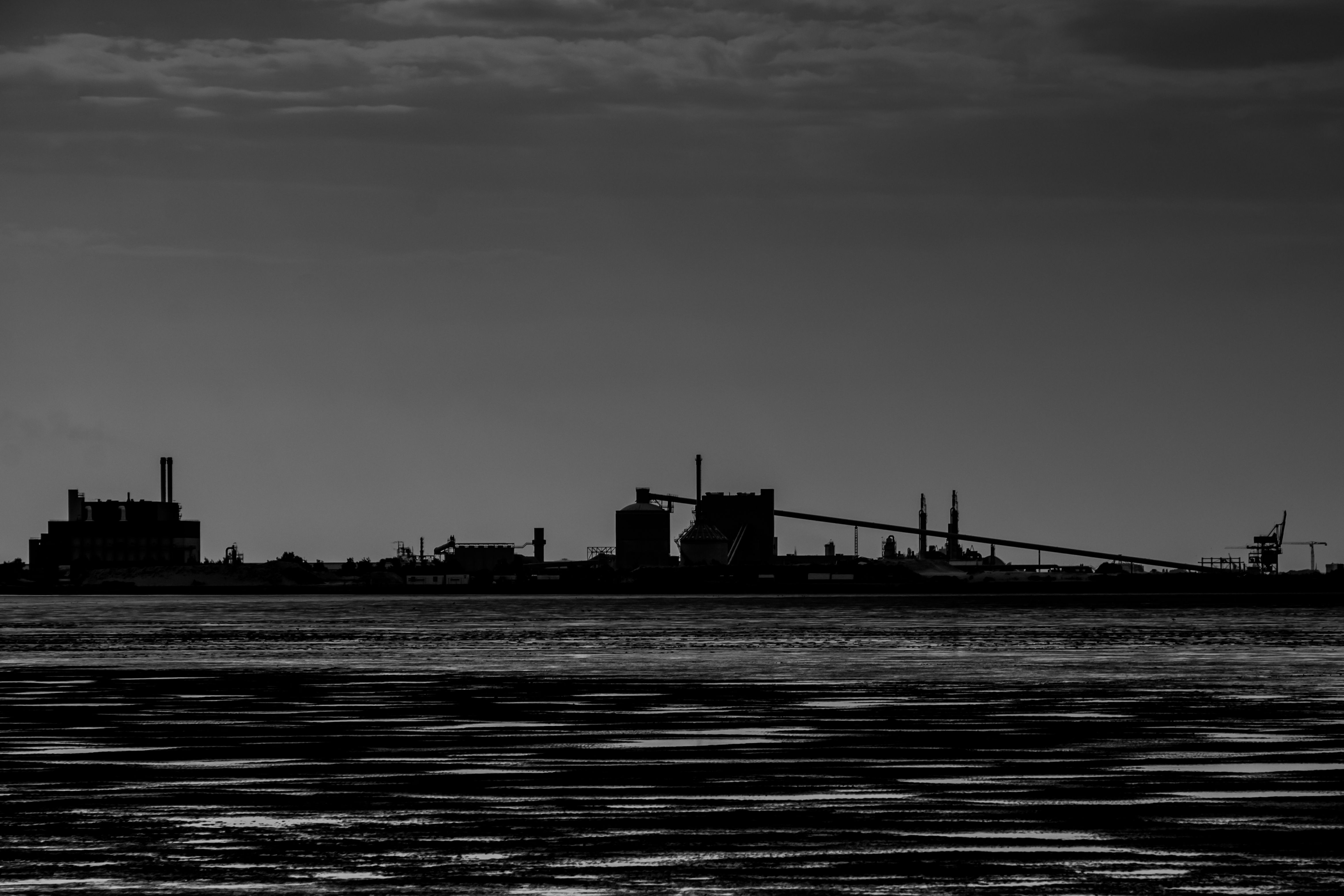 AI’s Power‑Hungry Data Farms Invade Post‑Industrial Urban Landscapes