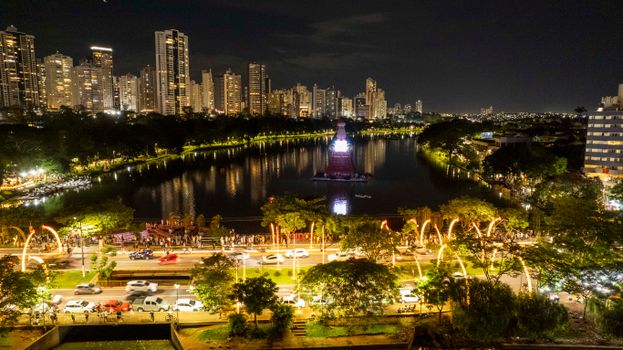 A festive Christmas scene at Igapó Lake, Londrina, Brazil, captured beautifully at night from above.