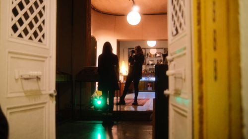 Free A photographer captures a subject indoors with warm ambient lighting. Stock Photo