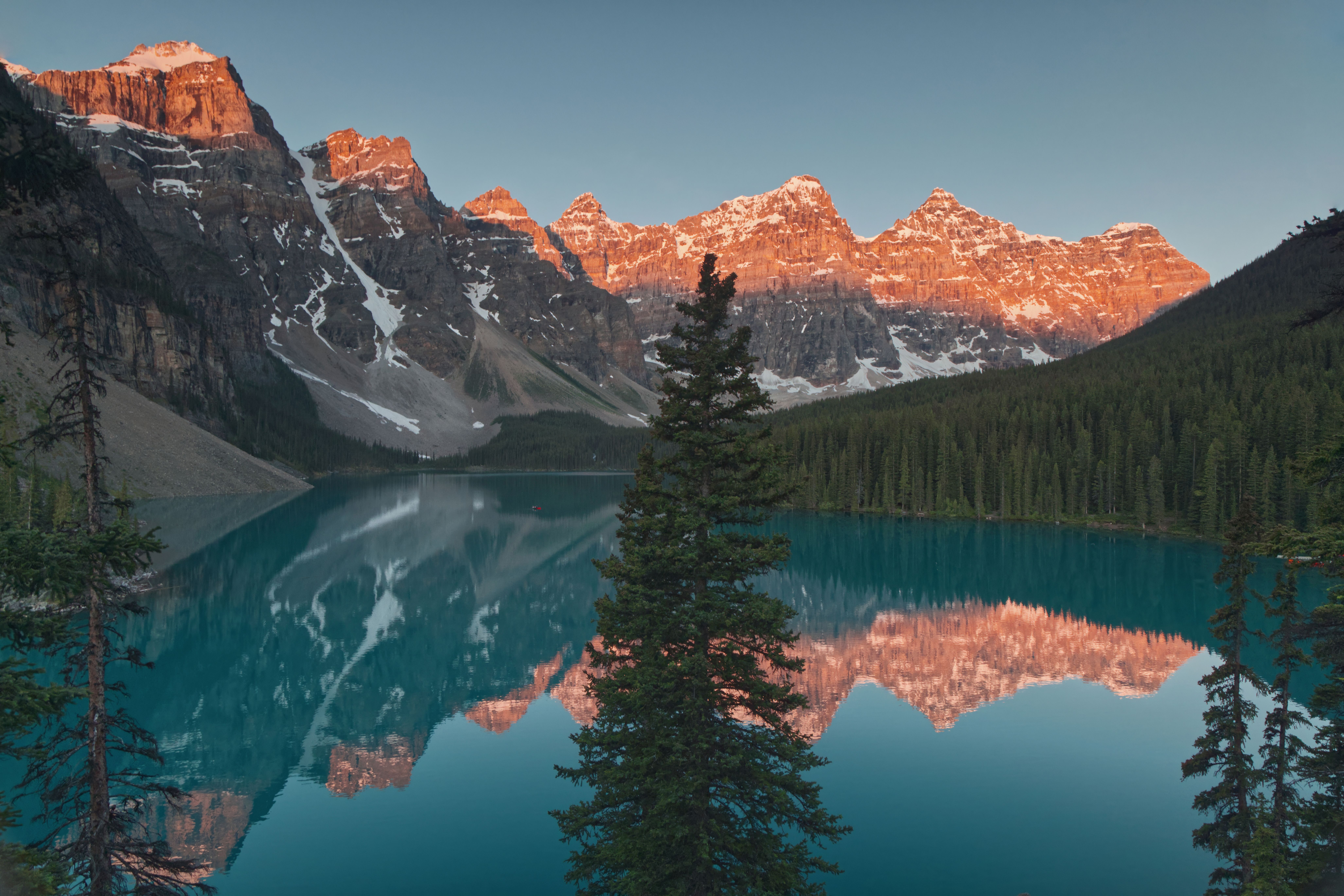 Moraine Lake at Sunrise in Banff National Park · Free Stock Photo