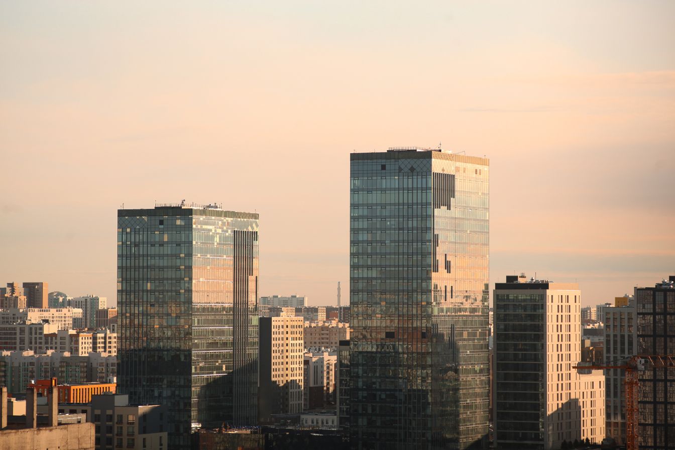 Astana Kazakistan modern gökdelenleri ve şehir manzarası — Türkiye'nin Orta Asya ticaret ortağı