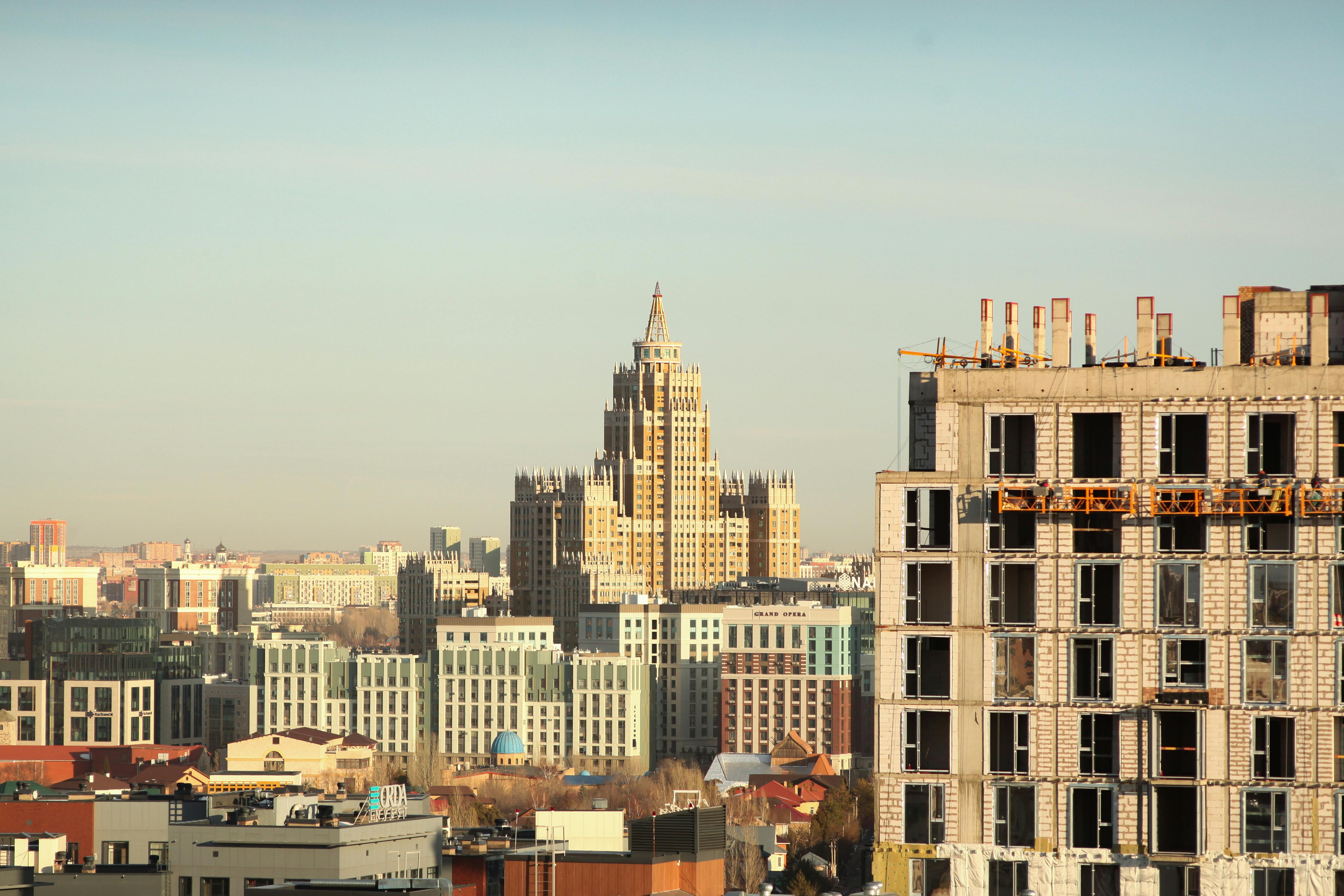 Real Estate vs. Stock Market: Which Is the Better Investment Right Now, According to Financial Experts? — Photo by Radis B on