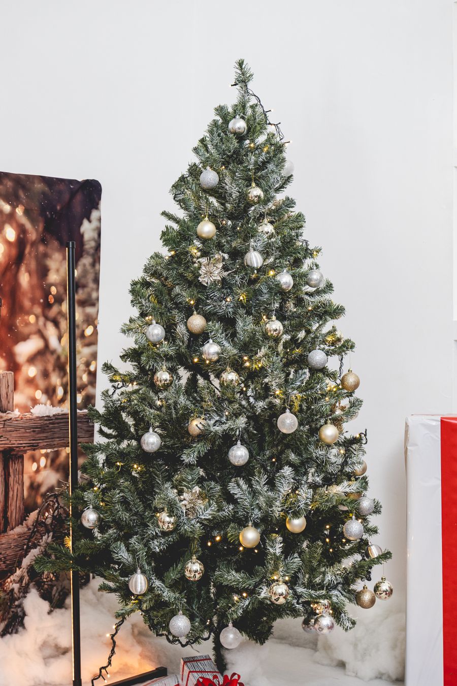 7ft Pre-Lit Christmas Tree — realistic hinged branches