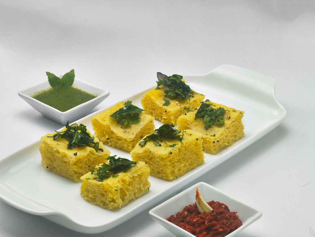 Steamed dhokla served with two types of chutney