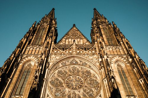Free Dramatic view of St. Vitus Cathedral's Gothic facade under clear blue skies in Prague. Stock Photo