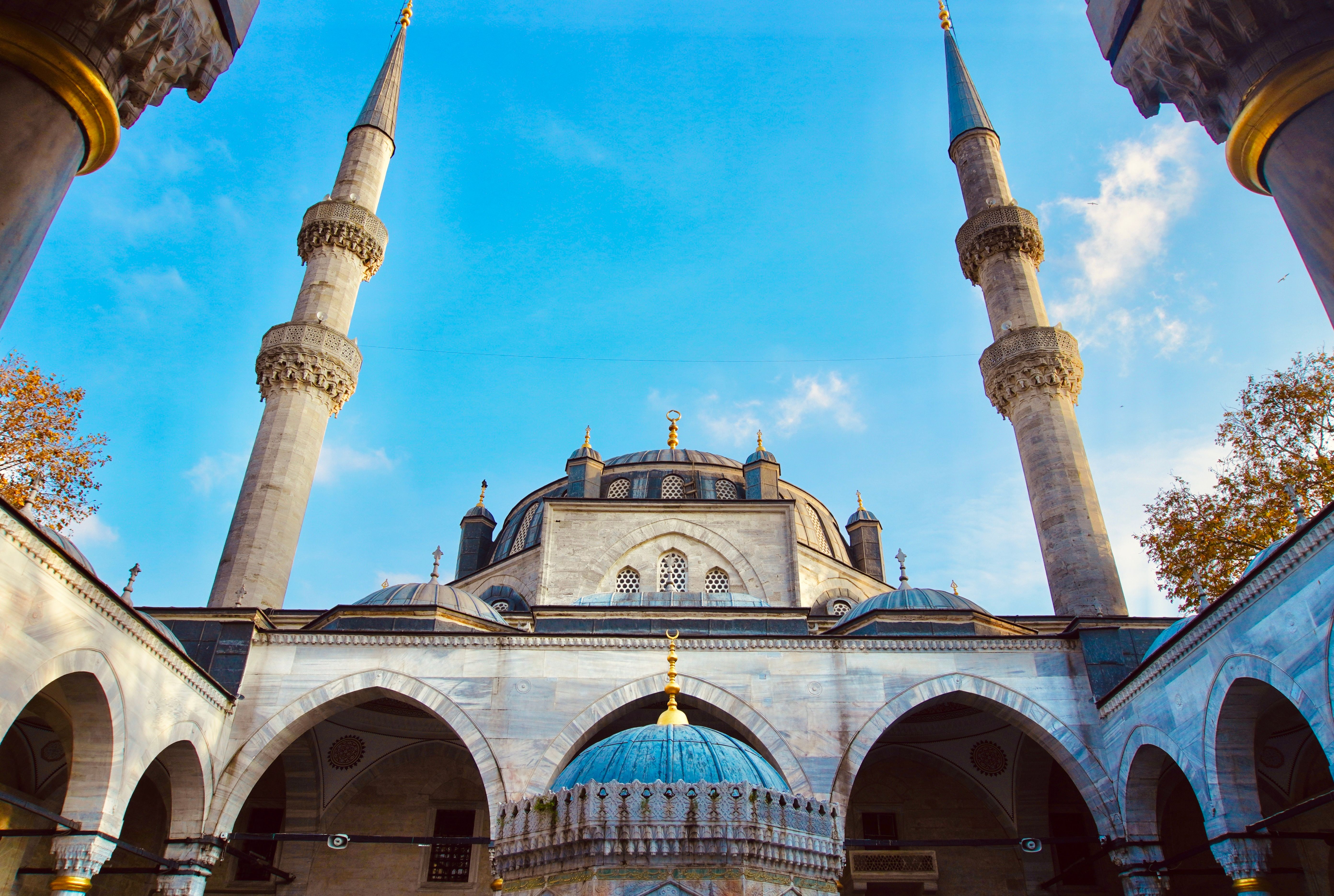 Majestic Mosque with Minarets under Blue Sky · Free Stock Photo