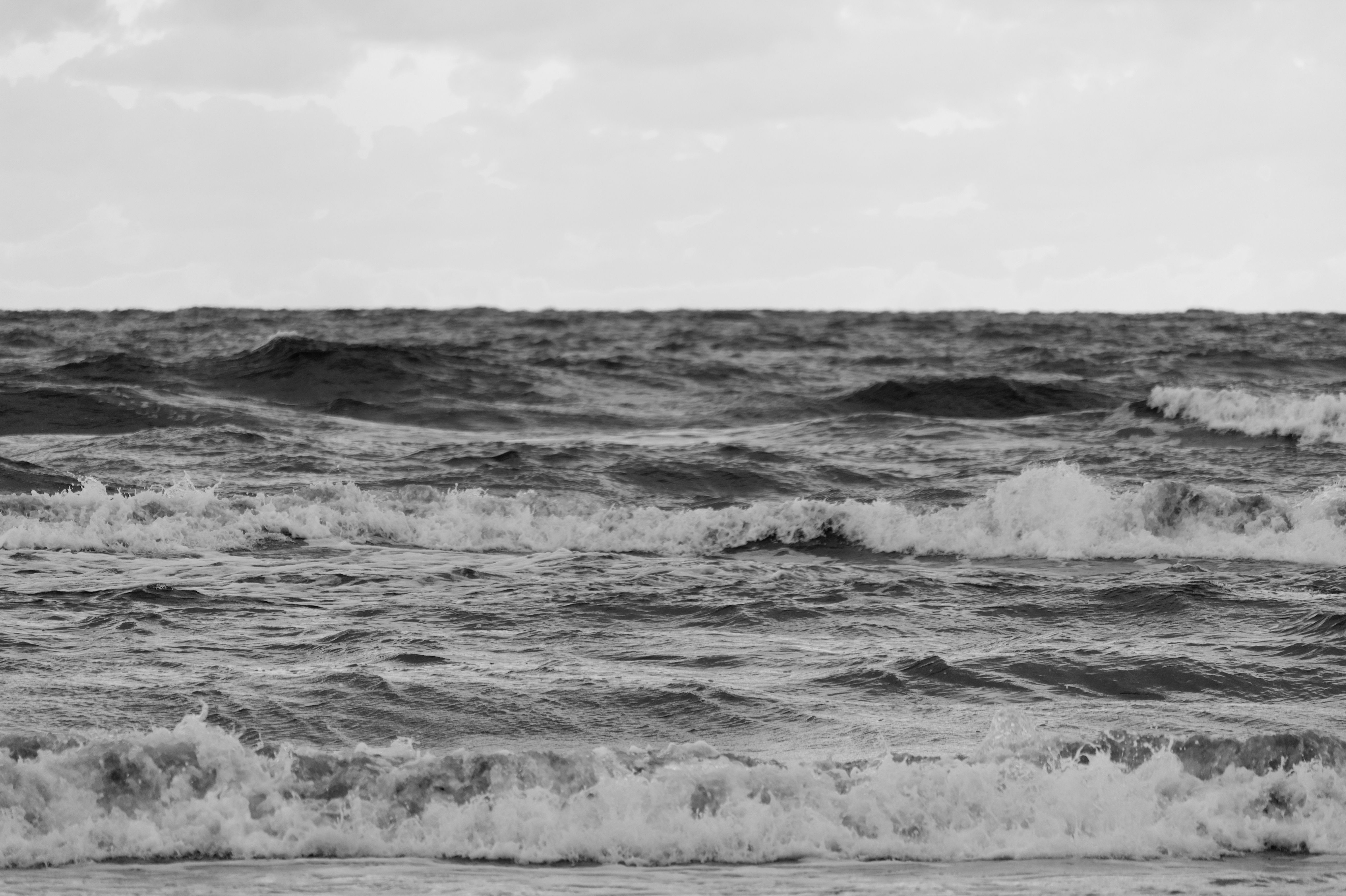 Calm Black and White Seascape with Waves · Free Stock Photo