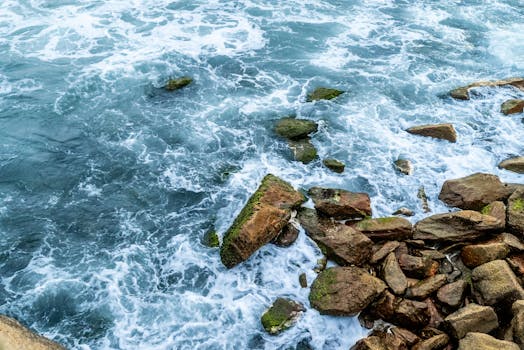 Dynamic ocean waves crashing against rocky coastline in Rio de Janeiro, Brazil.