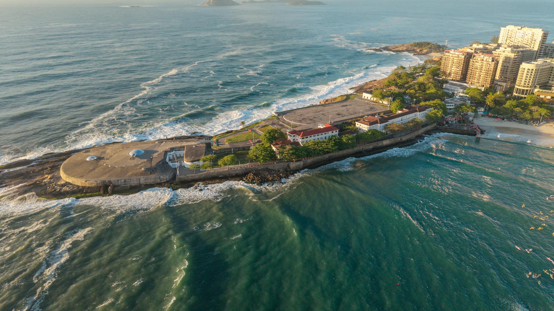 Popular sights in Copacabana Landmarks in Copacabana