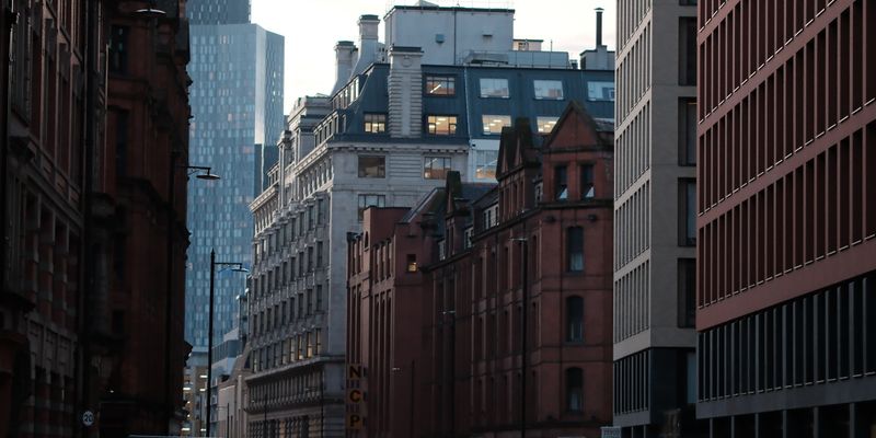 Calle de Mánchester al anochecer