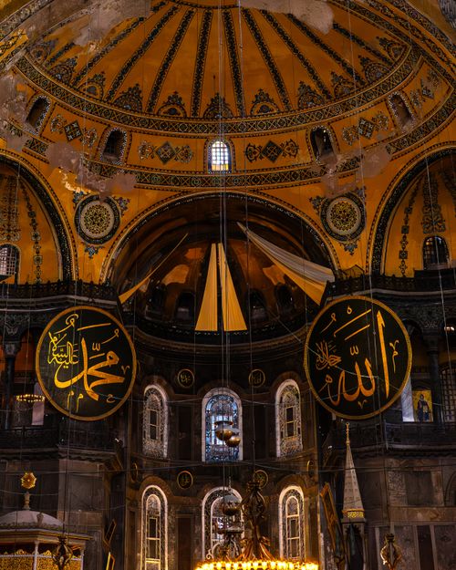 Free Intricate detailing and Islamic calligraphy inside the iconic Hagia Sophia Mosque in Istanbul. Stock Photo