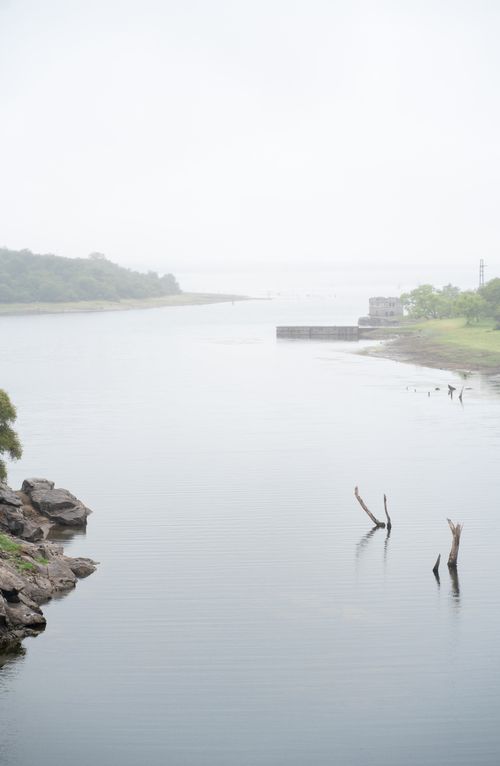 Free Serene view of a foggy river landscape in Córdoba, Argentina, with tranquil waters and misty surroundings. Stock Photo