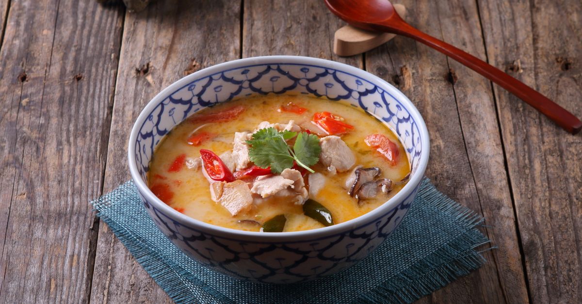Sopa thai de pollo y coco (tom kha gai light) Sopa thai de pollo y coco (tom kha gai light)