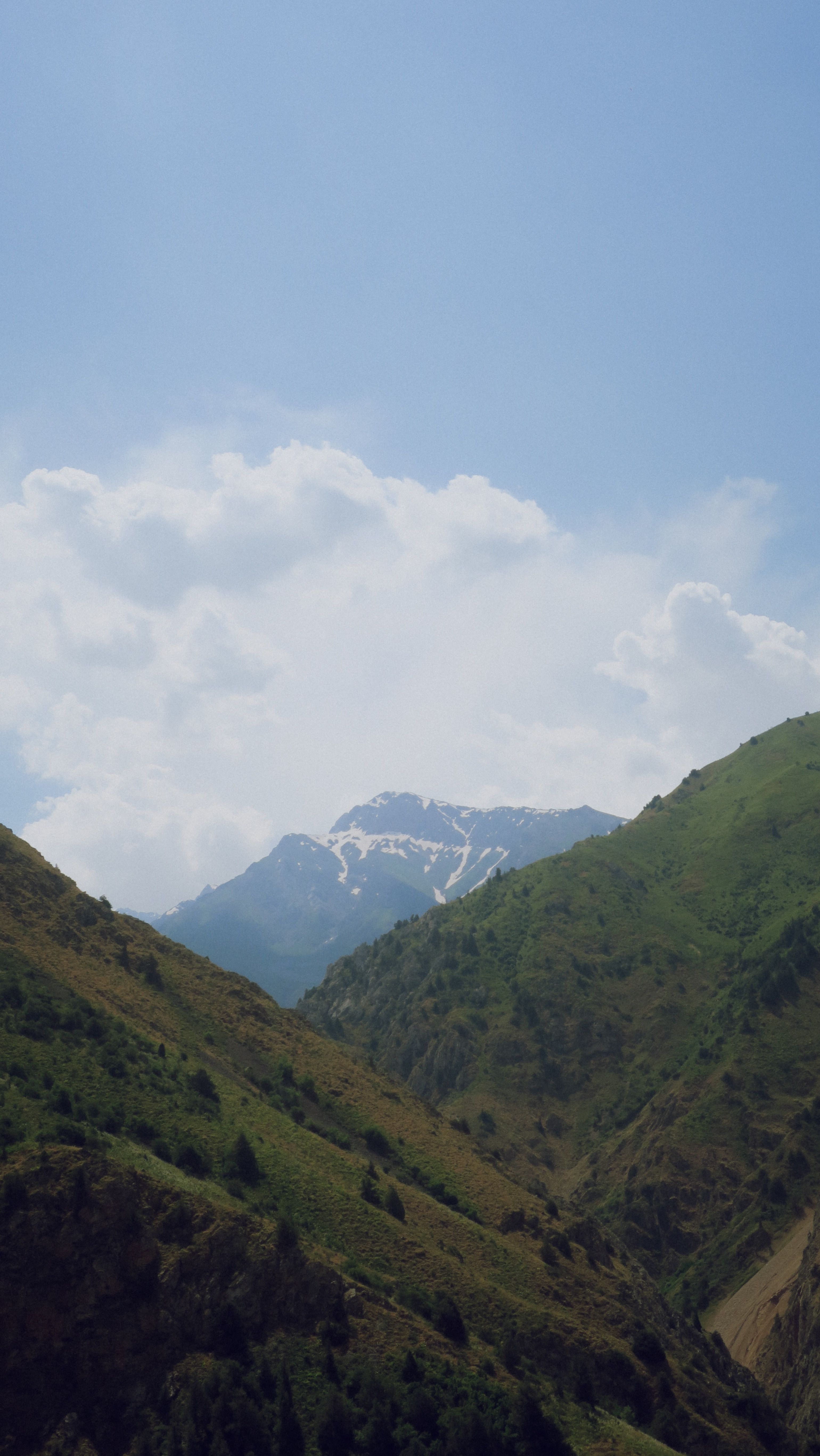 Scenic Mountain Landscape with Snowcaps · Free Stock Photo