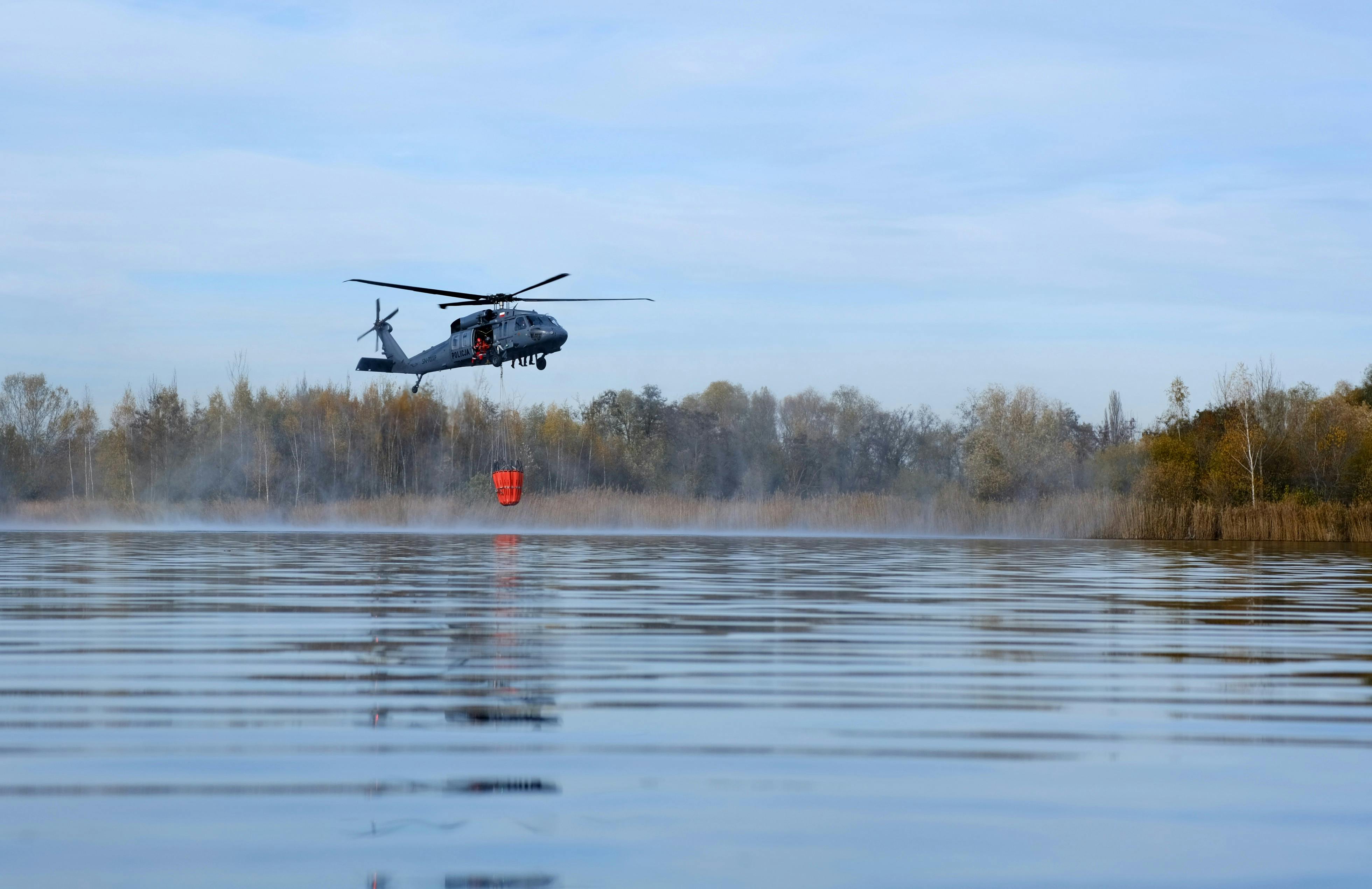 雲林「台版嵐山」火災持續延燒！國防部出動直升機全力滅火