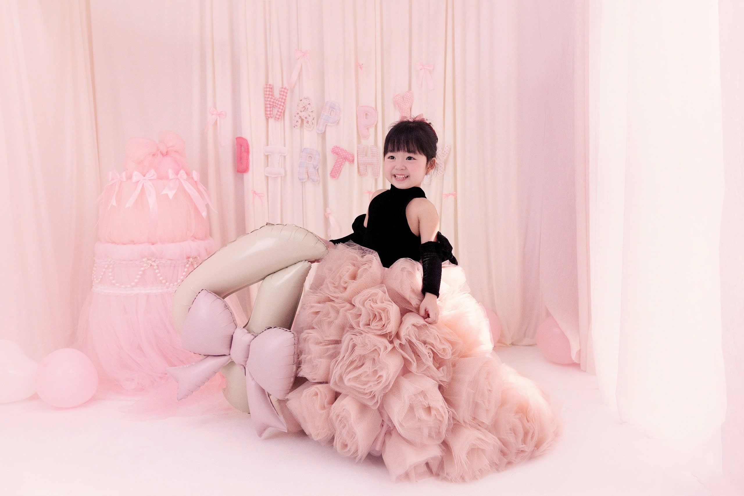Pink Chicken Balloon Dress Photos, Download The BEST Free Pink Chicken  Balloon Dress Stock Photos & HD Images