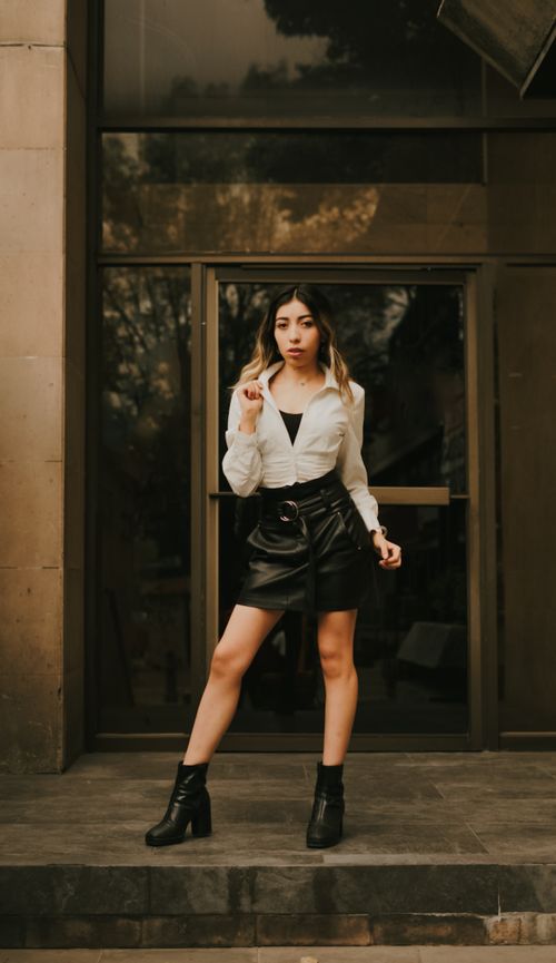 Free Fashionable young adult woman posing confidently in a chic urban environment. Ideal for lifestyle and fashion themes. Stock Photo