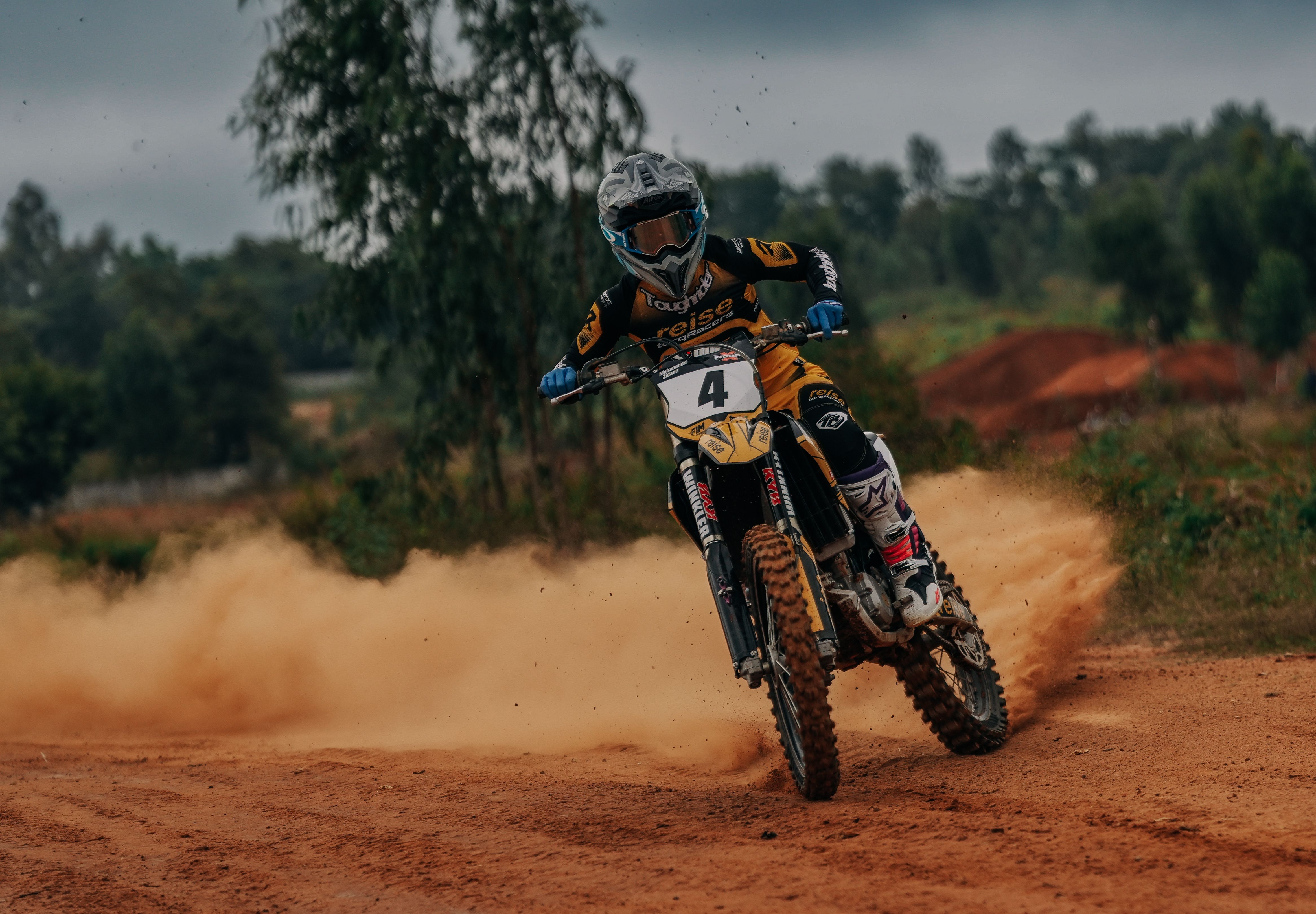 Dynamic Off-Road Motorcycle Racing Action · Free Stock Photo