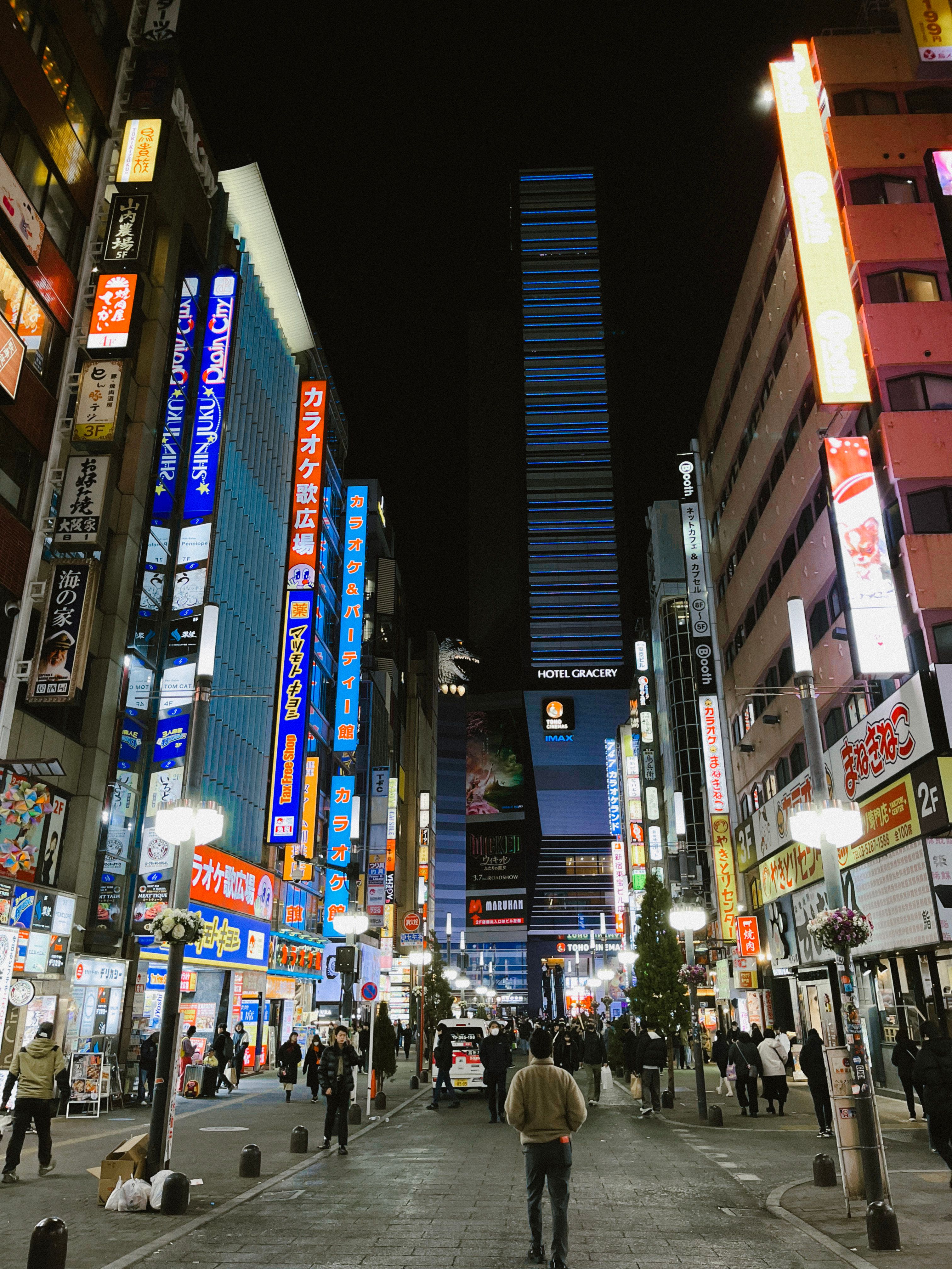 Vibrant Nightlife in Shinjuku, Tokyo Street · Free Stock Photo