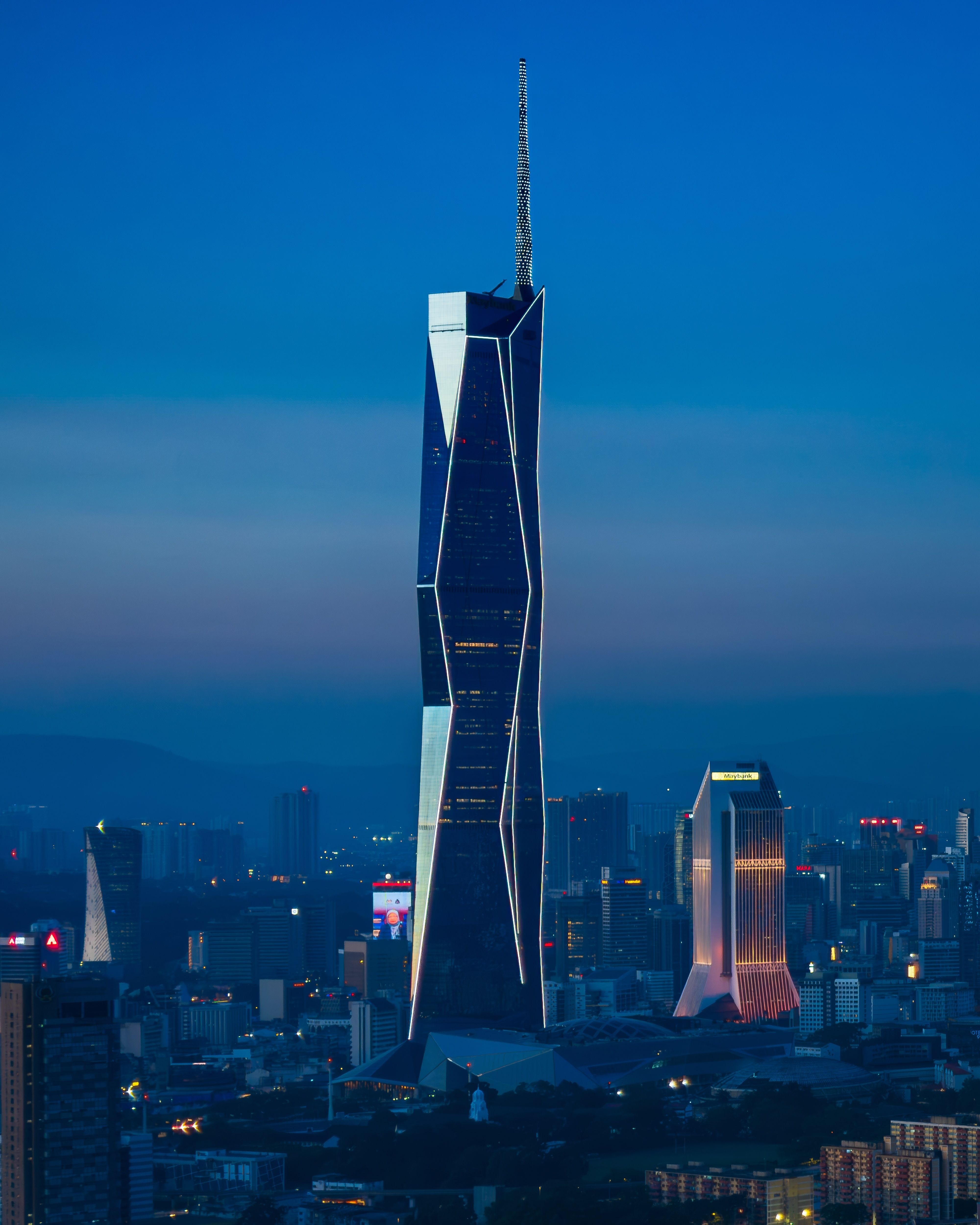Torre Merdeka 118 En Kuala Lumpur En El Crepúsculo · Foto de stock gratuita