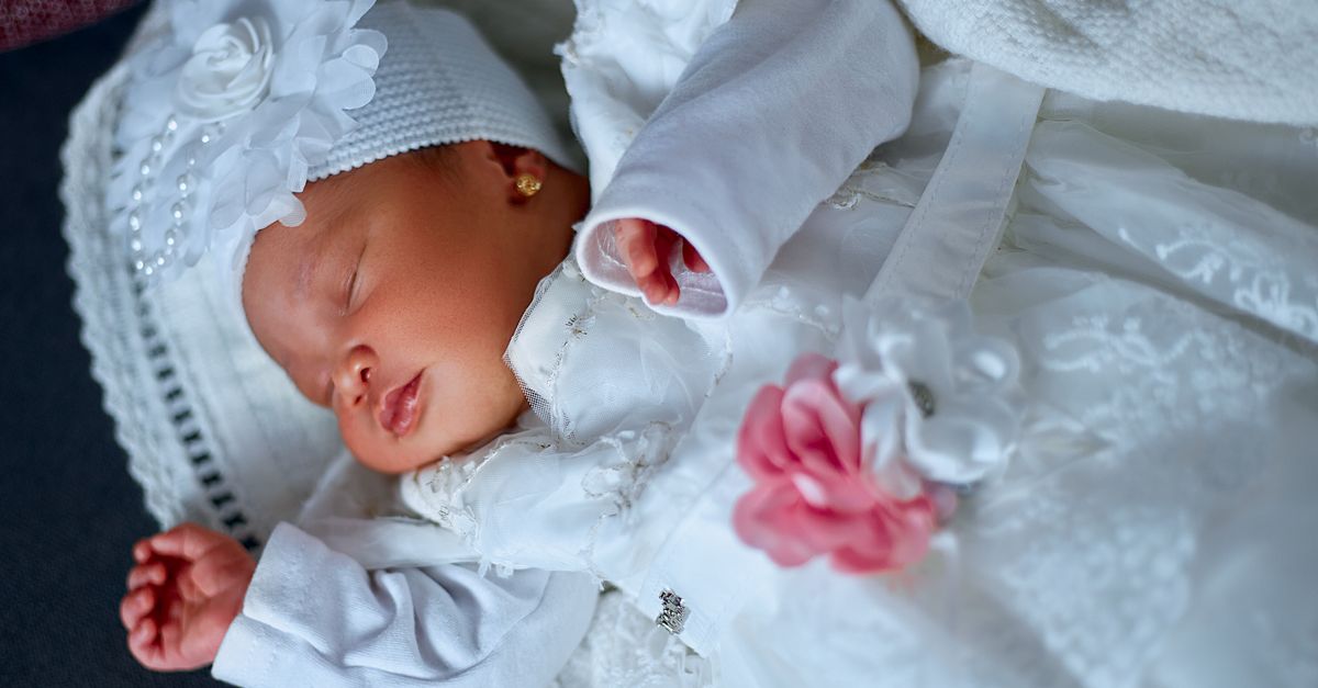 Fødselskjoler til baby: Sådan vælger du et smukt, praktisk og personligt første outfit
