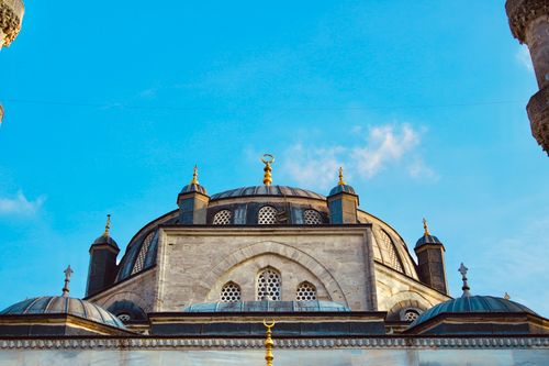 Free Stunning architectural dome of a mosque with clear blue sky, showcasing intricate design elements. Stock Photo