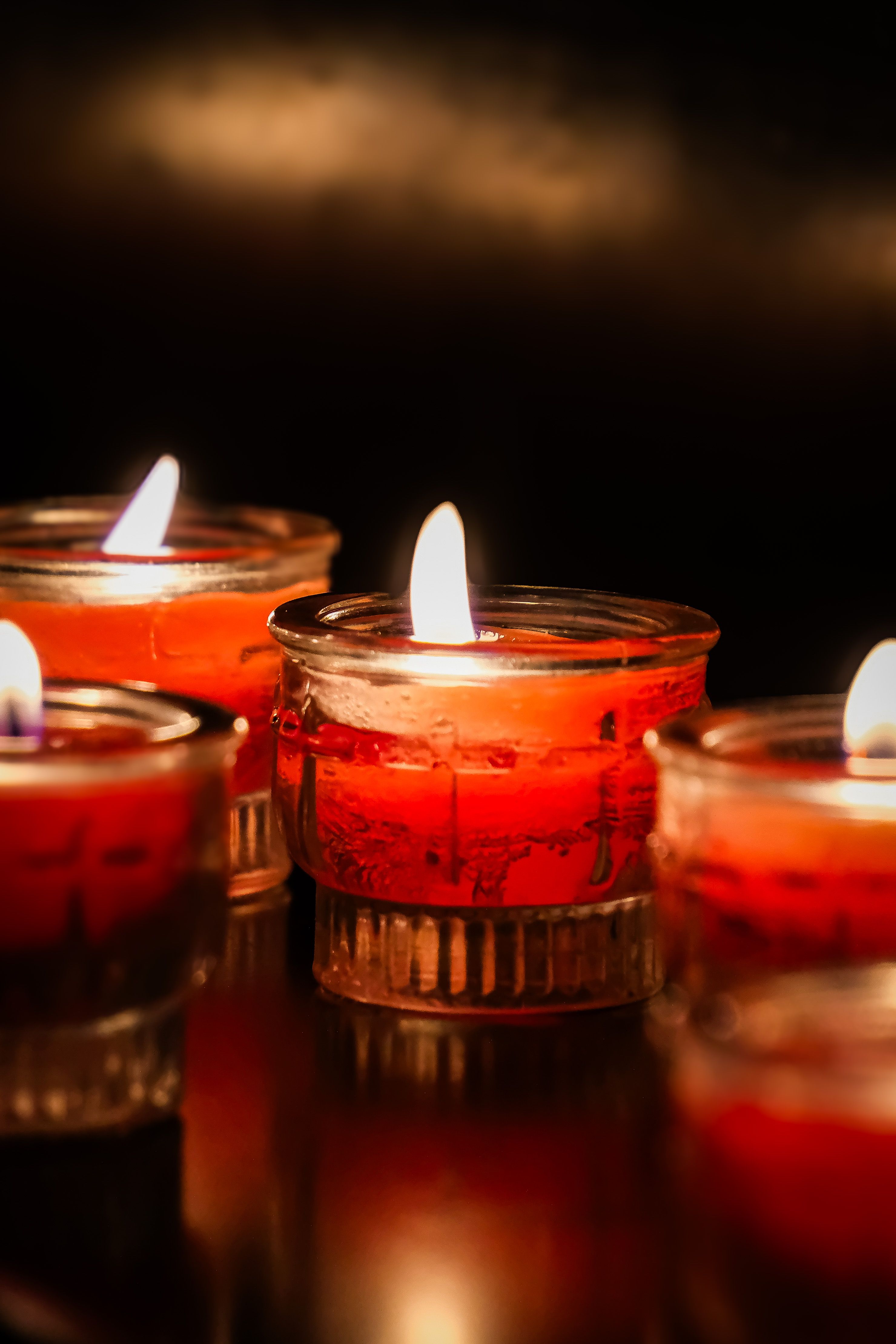 Ambiente Romántico A La Luz De Las Velas Rojas · Foto de stock gratuita