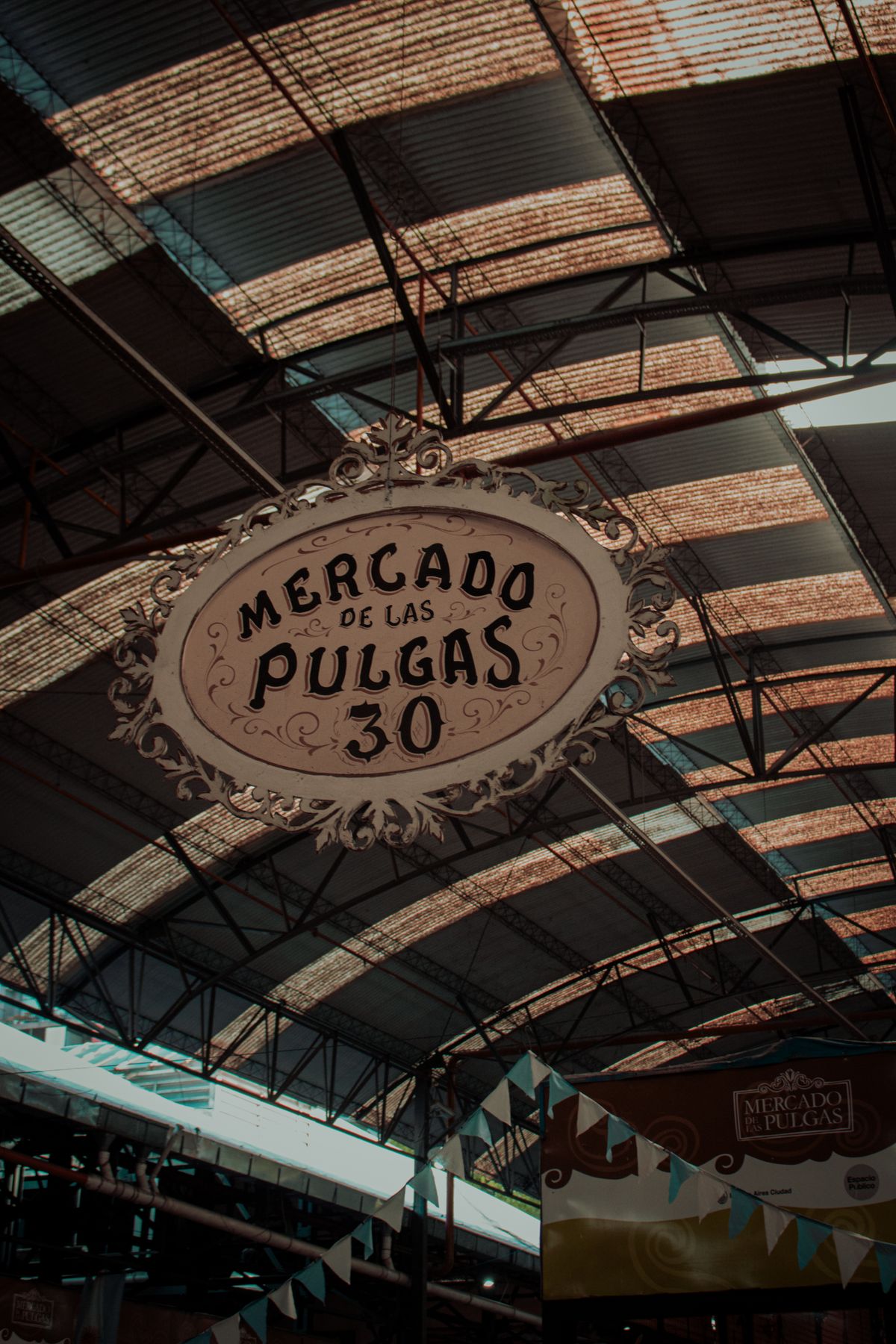 Vintage Mercado de las Pulgas sign in Buenos Aires market setting.