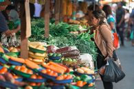 Bustling street market with fresh produce in Espírito Santo, showcasing local culture.